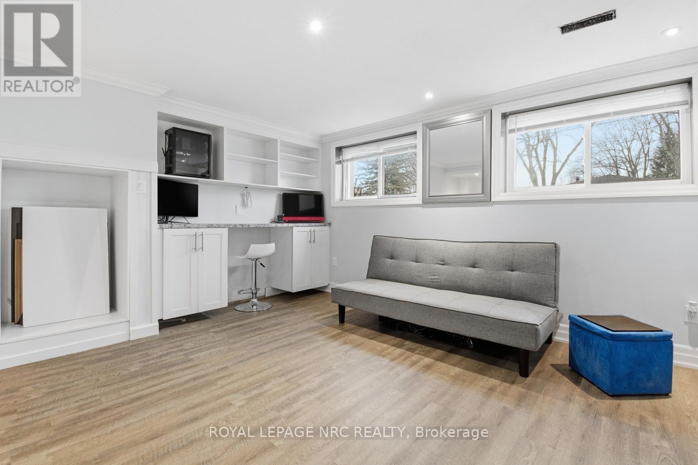 












798 PARKDALE AVENUE

,
Fort Erie (Crescent Park),




Ontario
L2A5B6

