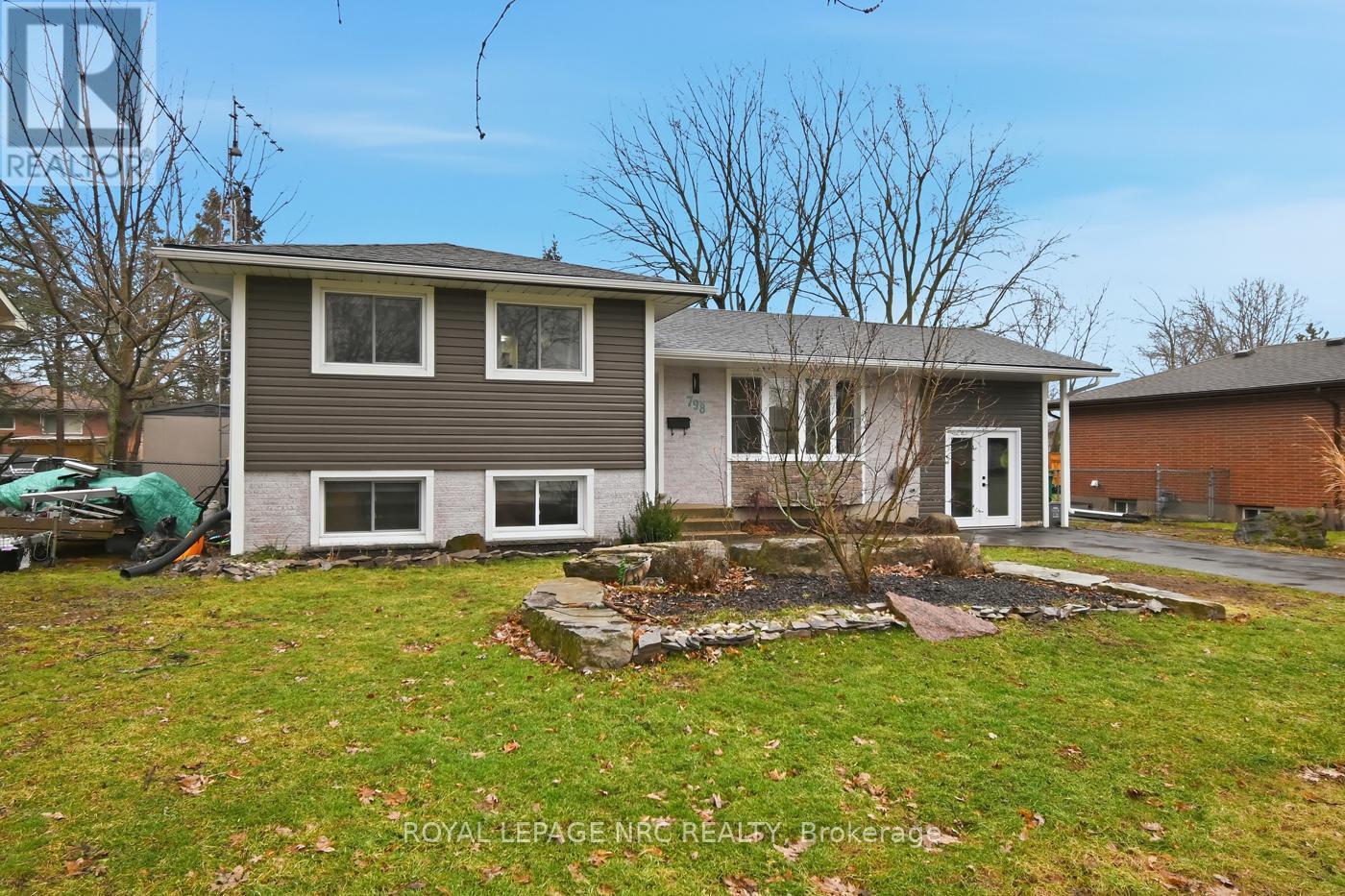 












798 PARKDALE AVENUE

,
Fort Erie (Crescent Park),




Ontario
L2A5B6

