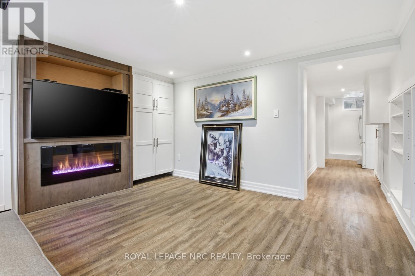 












798 PARKDALE AVENUE

,
Fort Erie (Crescent Park),




Ontario
L2A5B6

