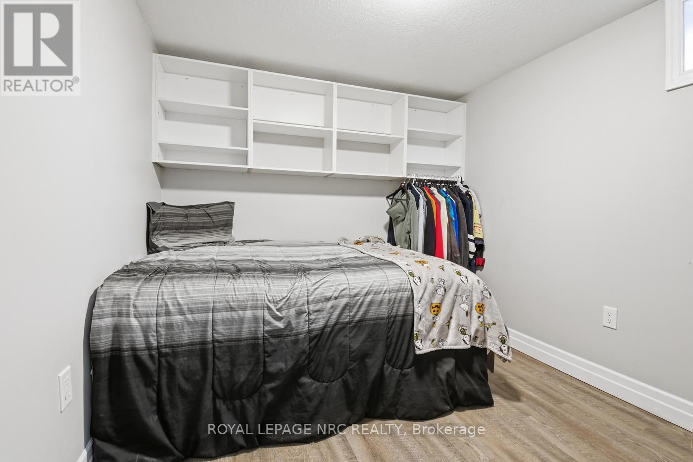 












798 PARKDALE AVENUE

,
Fort Erie (Crescent Park),




Ontario
L2A5B6

