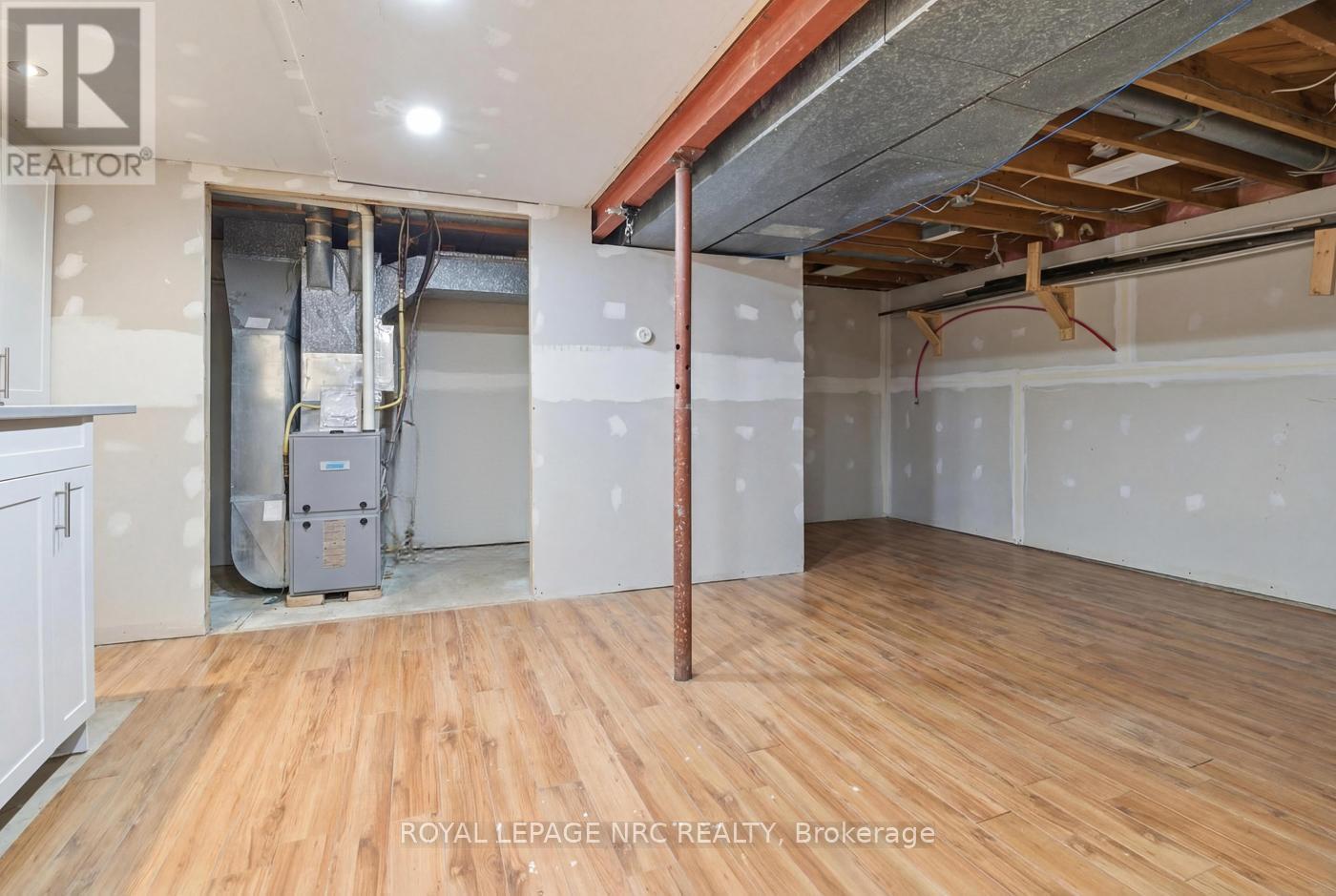 












798 PARKDALE AVENUE

,
Fort Erie (Crescent Park),




Ontario
L2A5B6

