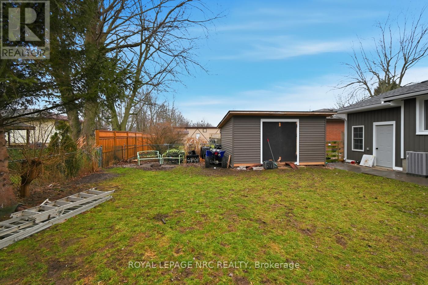 












798 PARKDALE AVENUE

,
Fort Erie (Crescent Park),




Ontario
L2A5B6

