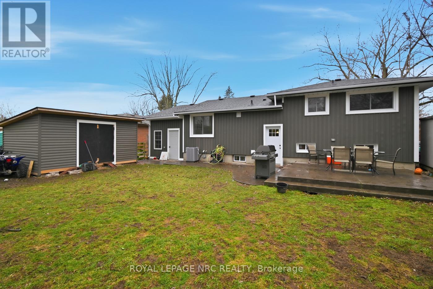 












798 PARKDALE AVENUE

,
Fort Erie (Crescent Park),




Ontario
L2A5B6

