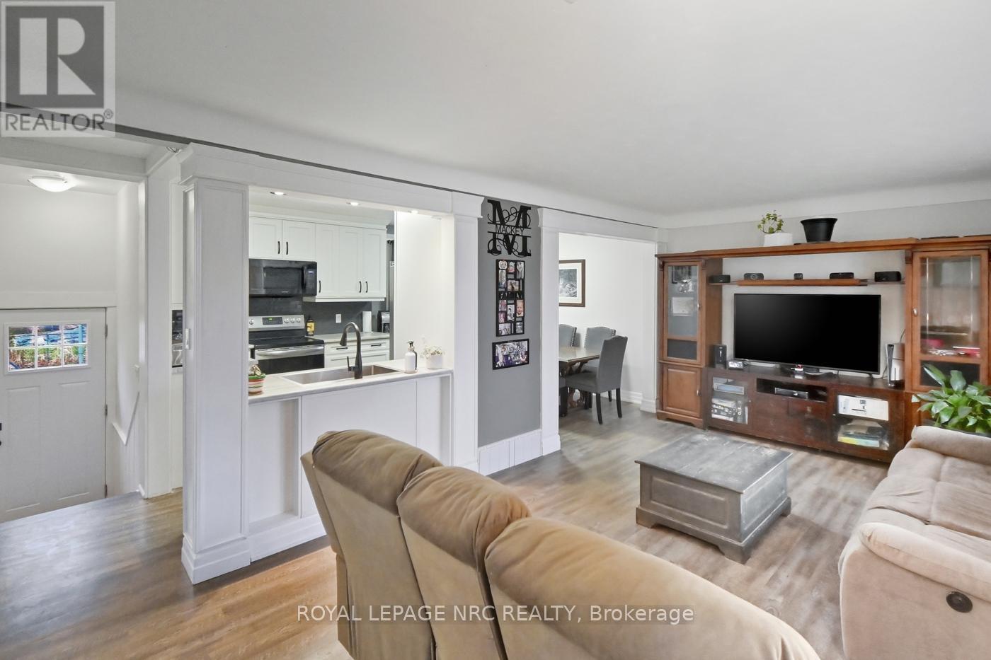 












798 PARKDALE AVENUE

,
Fort Erie (Crescent Park),




Ontario
L2A5B6

