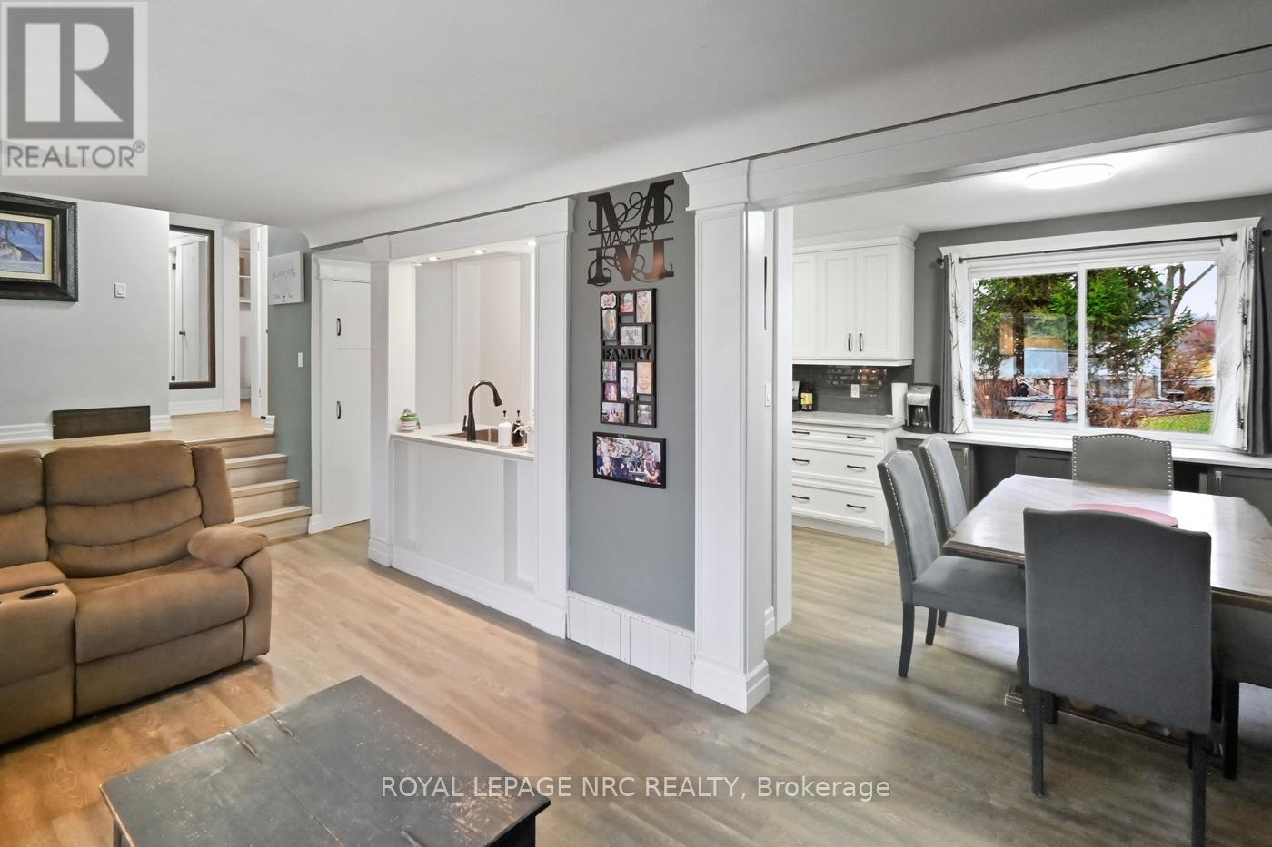 












798 PARKDALE AVENUE

,
Fort Erie (Crescent Park),




Ontario
L2A5B6

