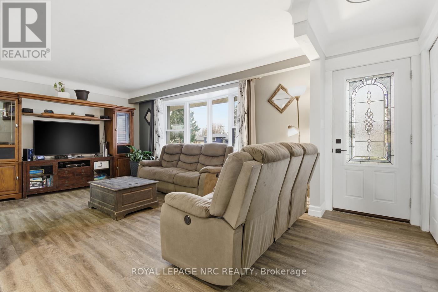 












798 PARKDALE AVENUE

,
Fort Erie (Crescent Park),




Ontario
L2A5B6

