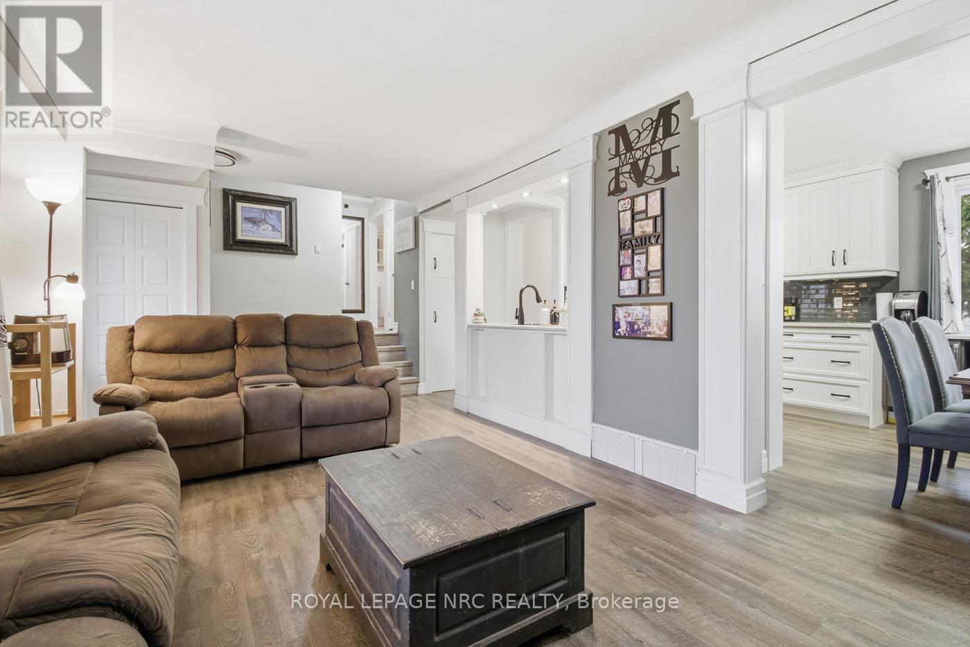 












798 PARKDALE AVENUE

,
Fort Erie (Crescent Park),




Ontario
L2A5B6

