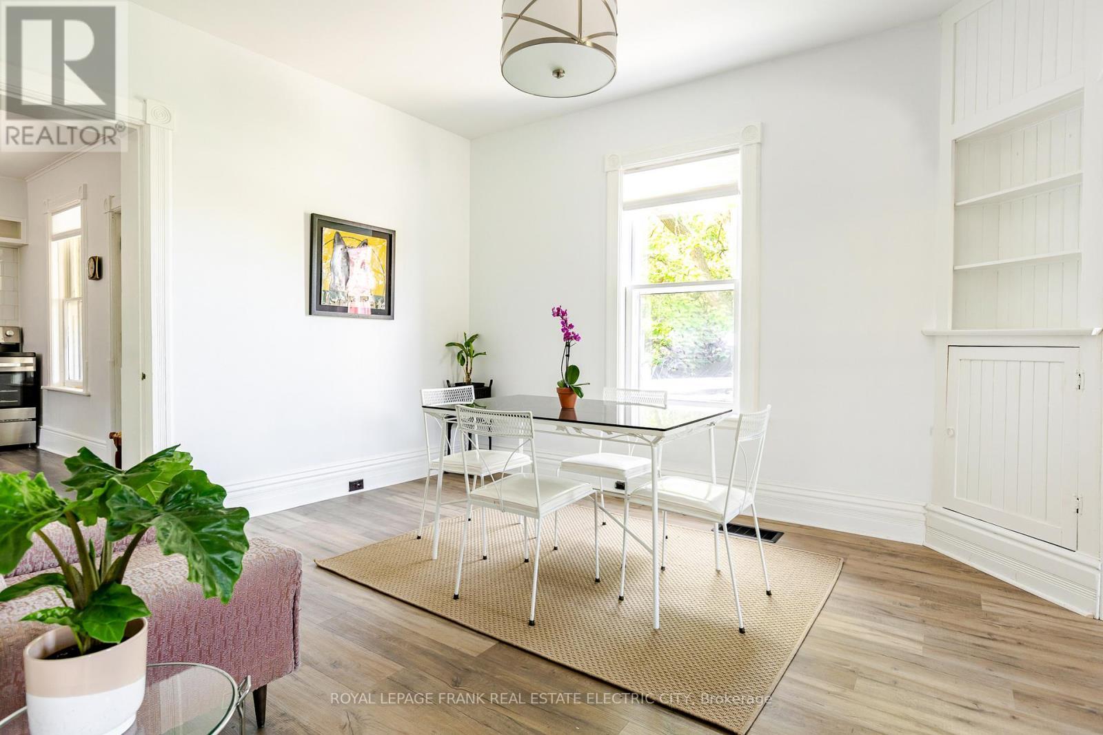 












193 LAKE STREET

,
Peterborough (Town Ward 3),




Ontario
K9J2H4

