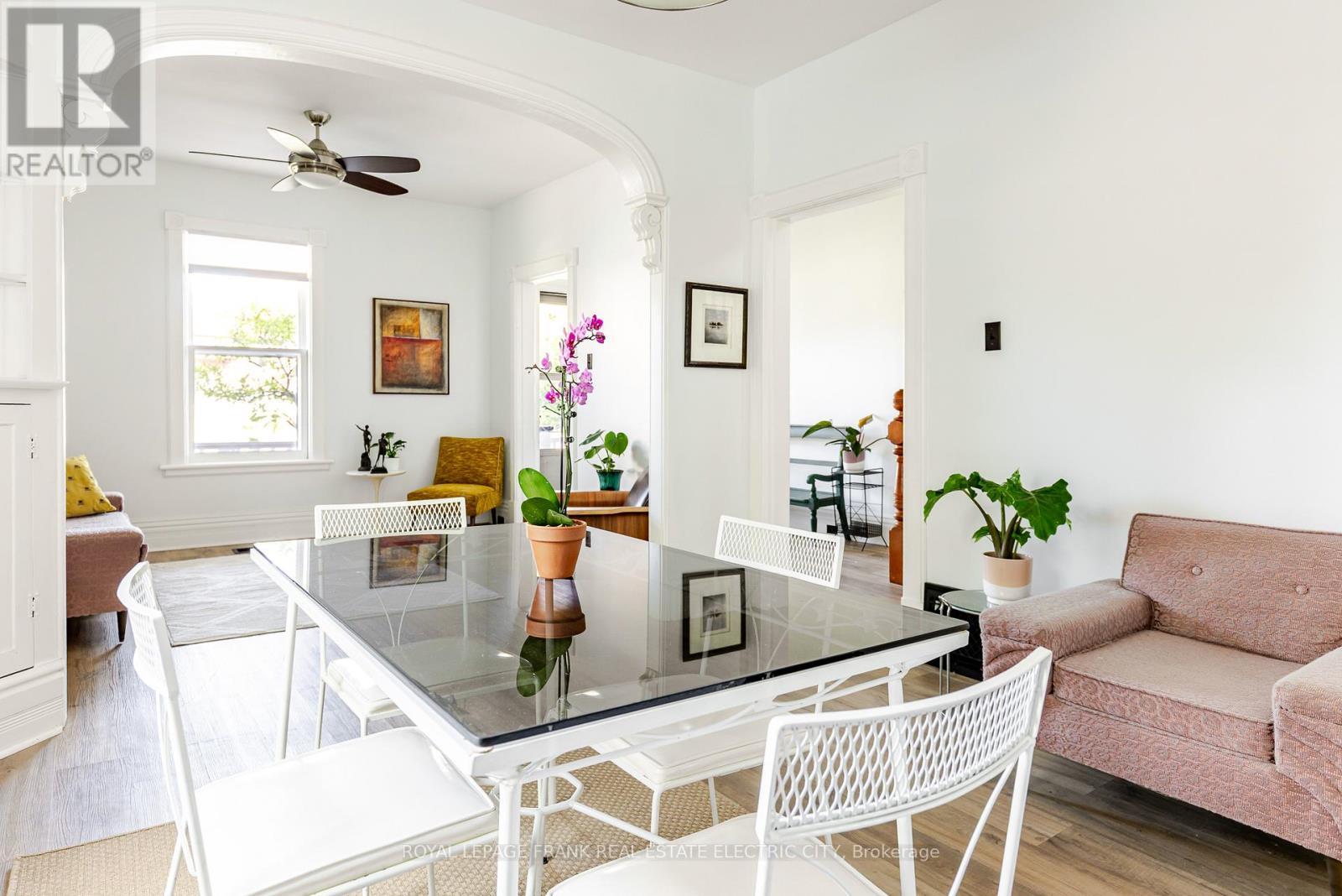 












193 LAKE STREET

,
Peterborough (Town Ward 3),




Ontario
K9J2H4

