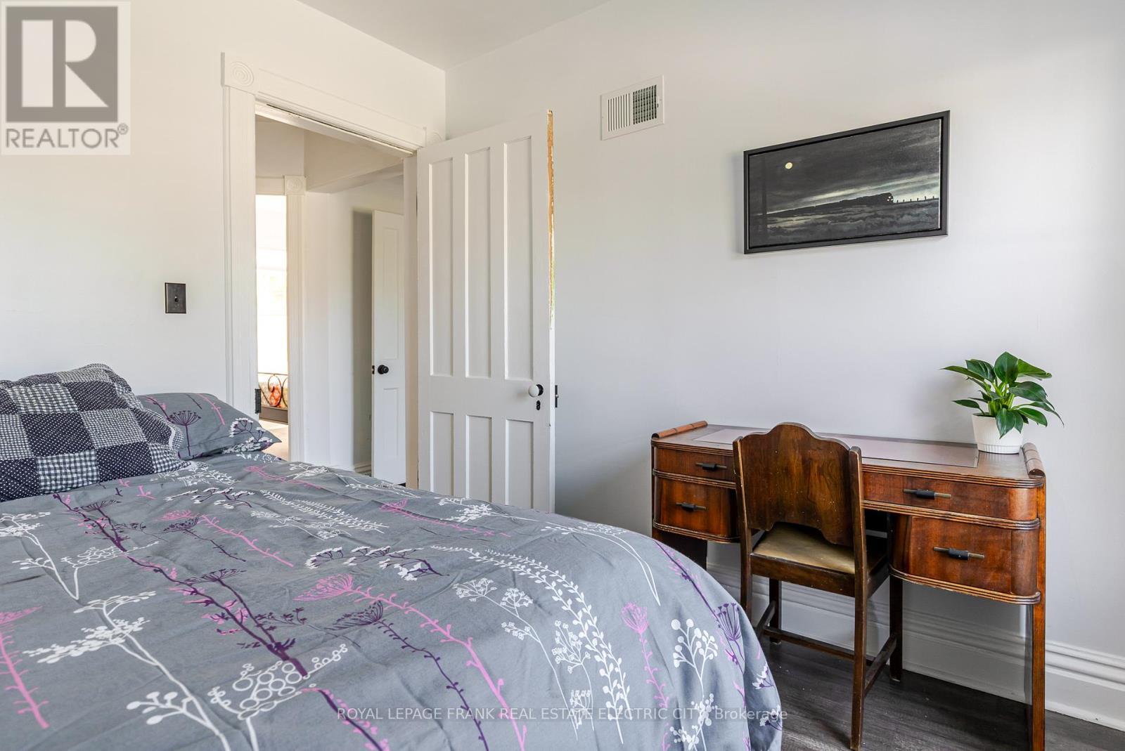 












193 LAKE STREET

,
Peterborough (Town Ward 3),




Ontario
K9J2H4

