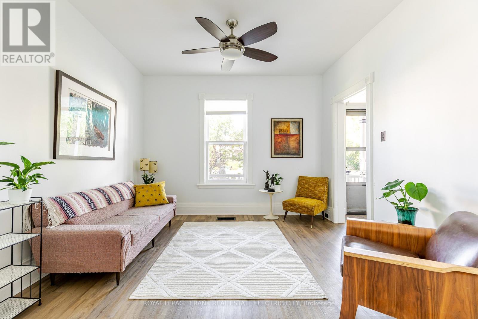 












193 LAKE STREET

,
Peterborough (Town Ward 3),




Ontario
K9J2H4

