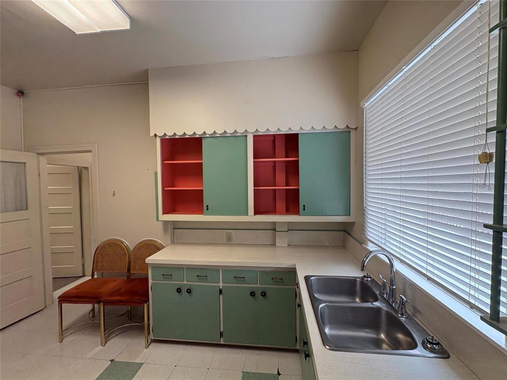 












406 Station Road

,
Shoal Lake,




Manitoba
R0J1Z0

