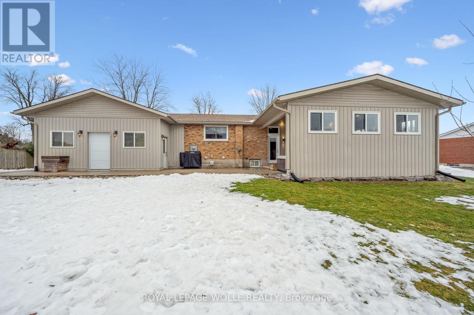 












3972 BURNS STREET

,
Perth East,




Ontario
N0B2P0

