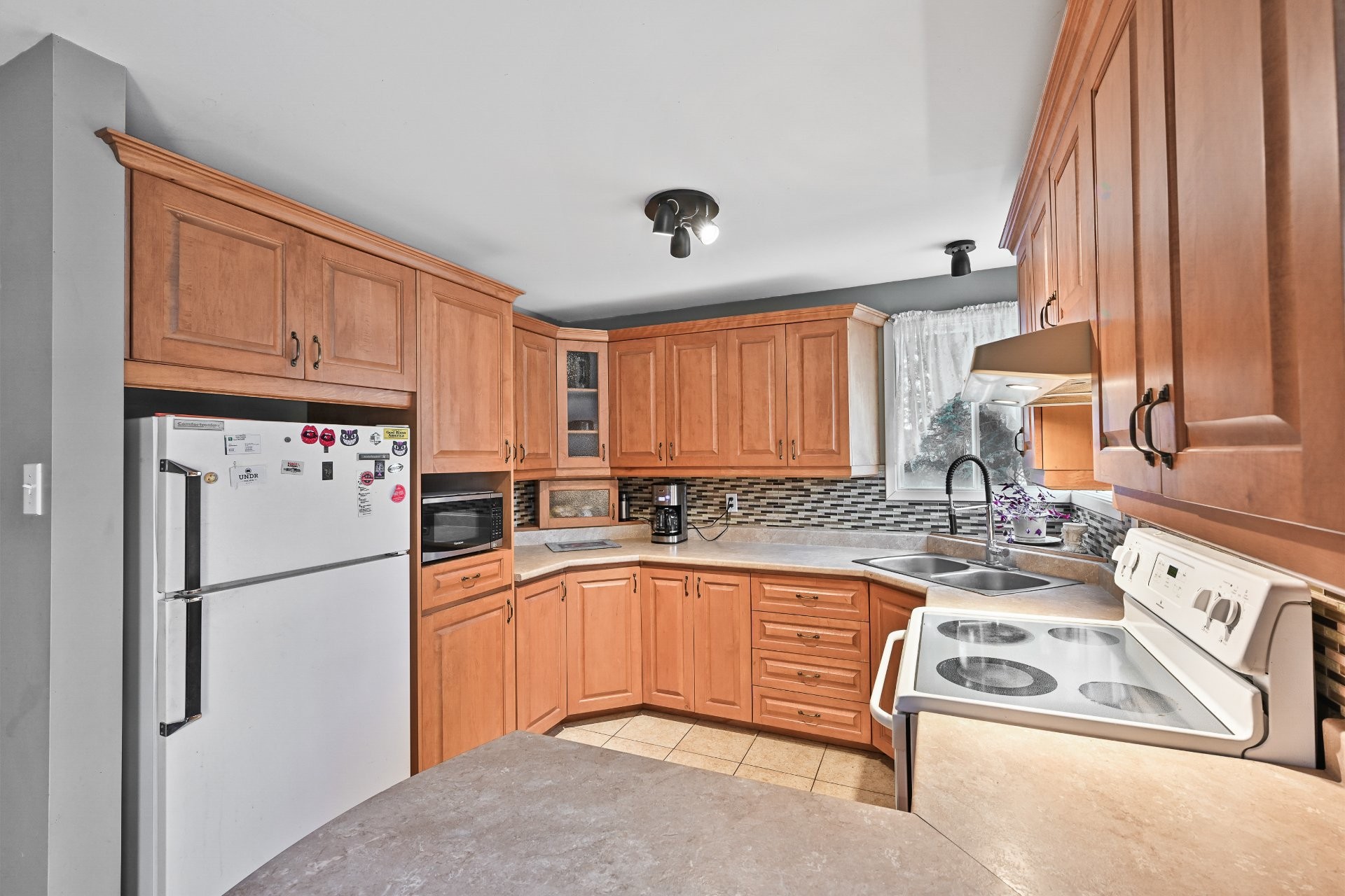 









406


Rue Bernard

,
Saint-Alexandre,




QC
J0J1S0

