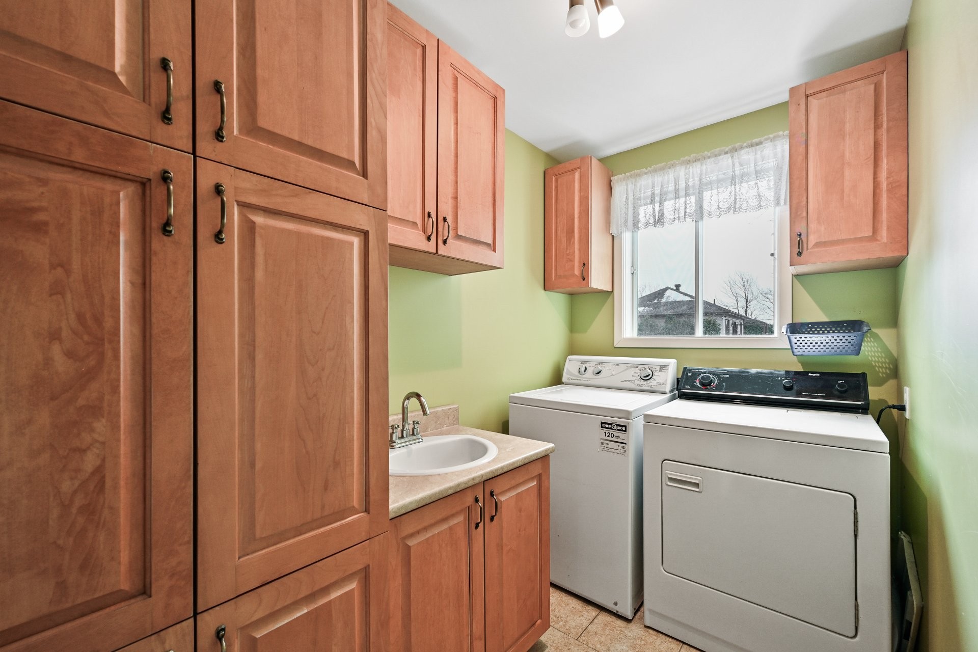 









406


Rue Bernard

,
Saint-Alexandre,




QC
J0J1S0

