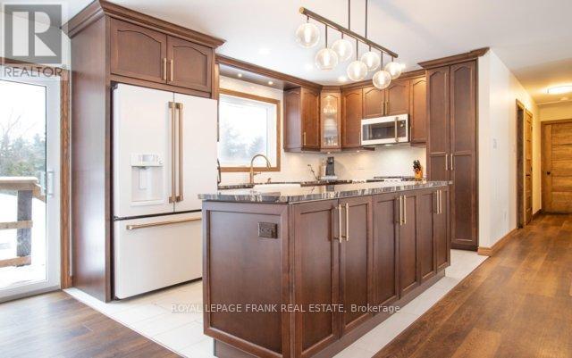 












614 KENSTONE BEACH ROAD

,
Kawartha Lakes (Verulam),




Ontario
K0M1A0

