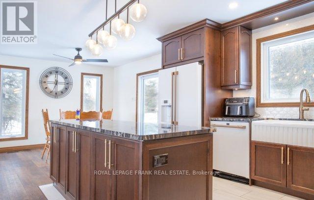 












614 KENSTONE BEACH ROAD

,
Kawartha Lakes (Verulam),




Ontario
K0M1A0

