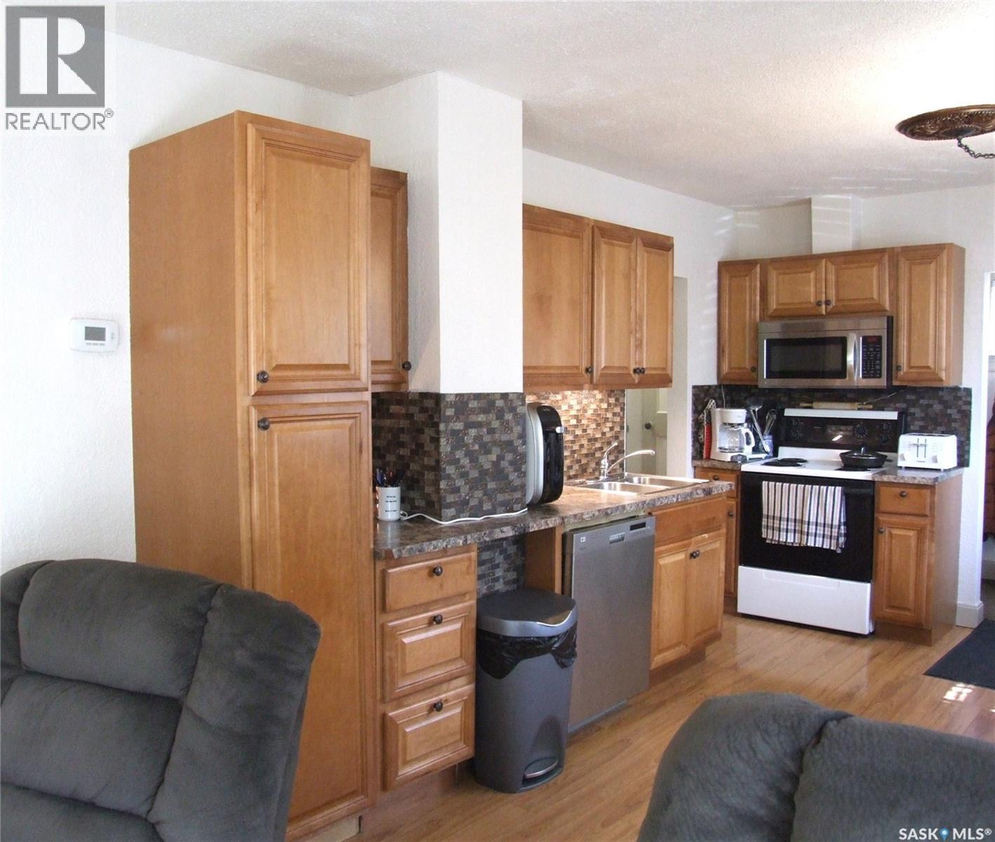 












115 1st STREET E

,
Leader,




Saskatchewan
S0N1H0

