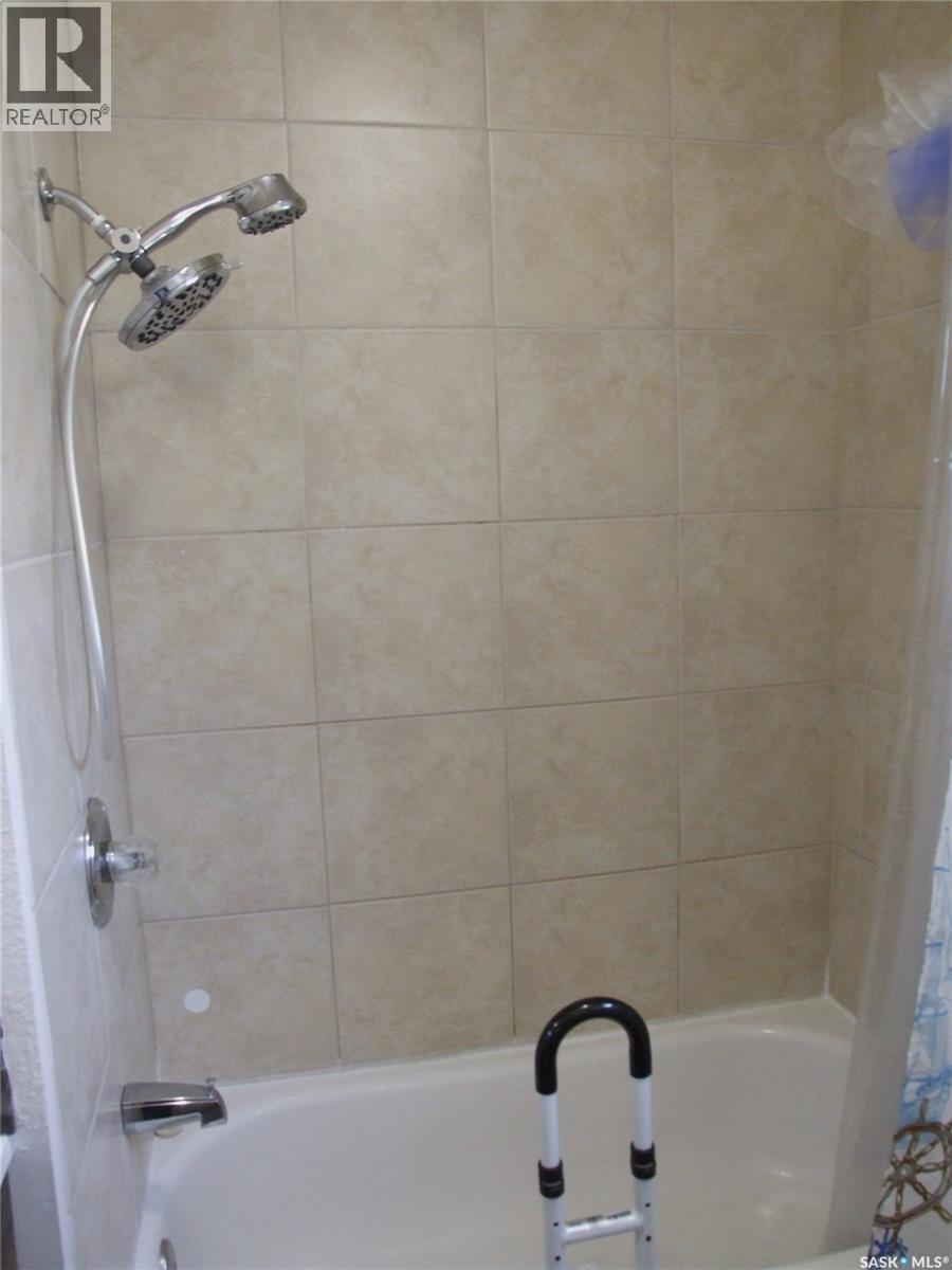 












115 1st STREET E

,
Leader,




Saskatchewan
S0N1H0

