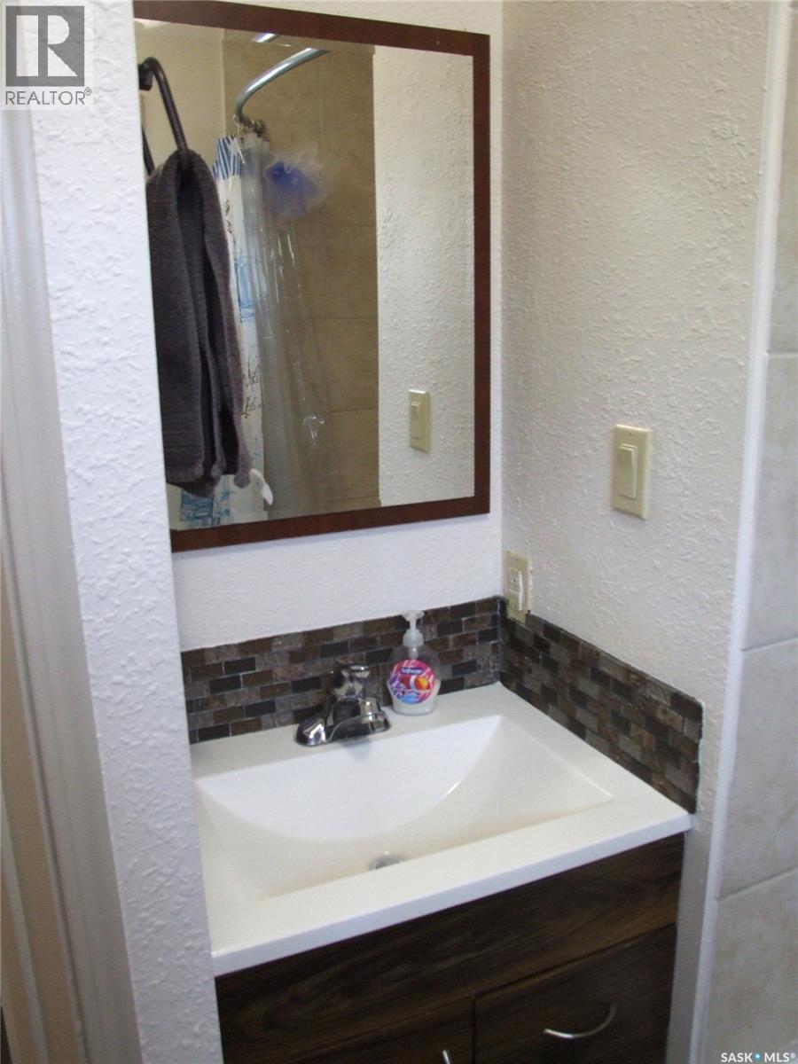 












115 1st STREET E

,
Leader,




Saskatchewan
S0N1H0

