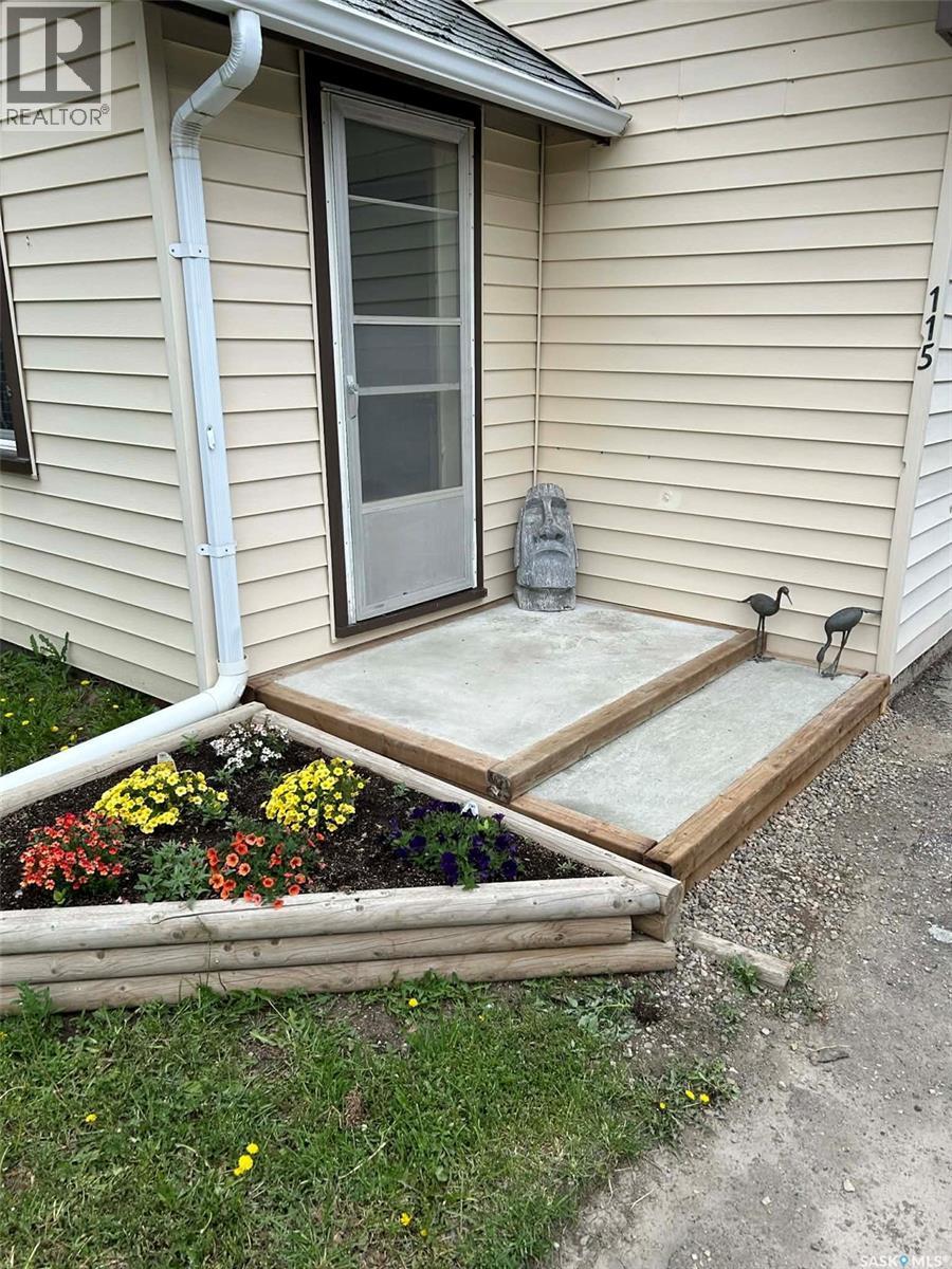 












115 1st STREET E

,
Leader,




Saskatchewan
S0N1H0

