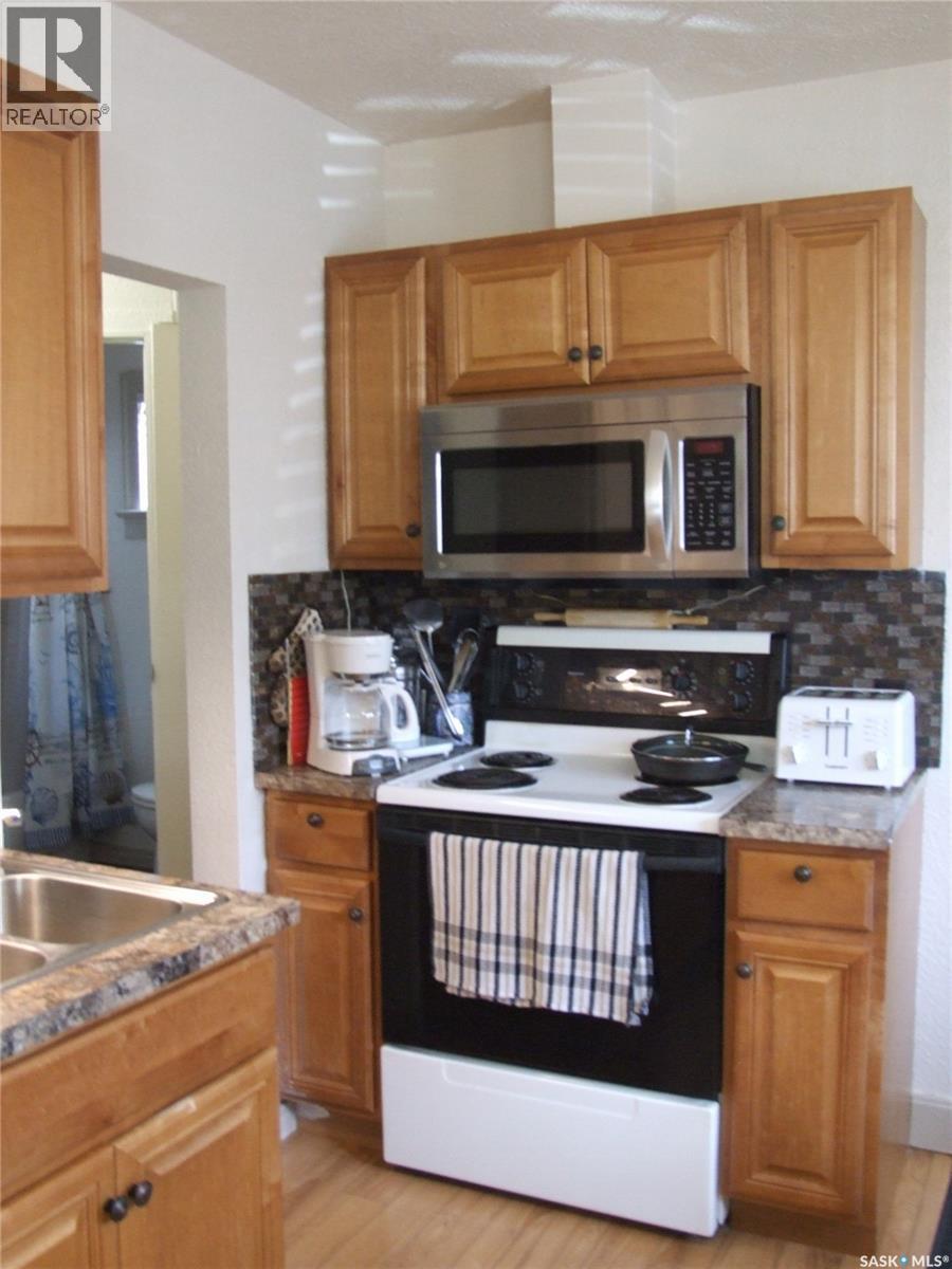 












115 1st STREET E

,
Leader,




Saskatchewan
S0N1H0

