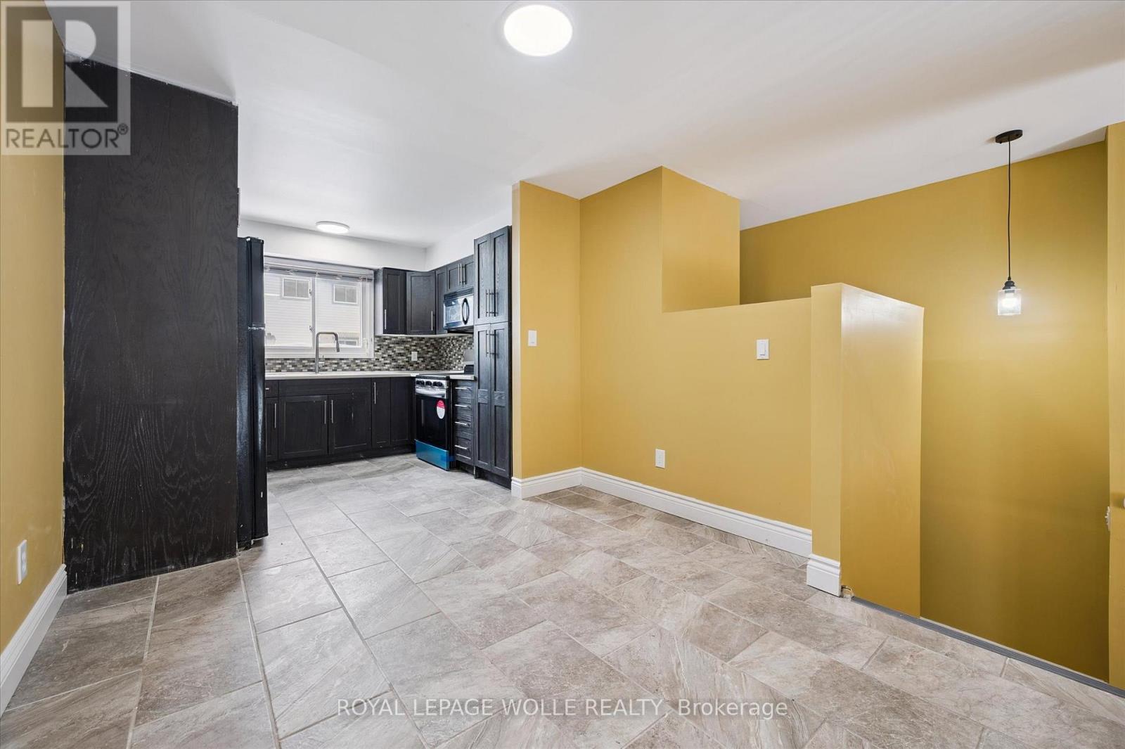 












43 - 589 BEECHWOOD DRIVE

,
Waterloo,




Ontario
N2T2K9

