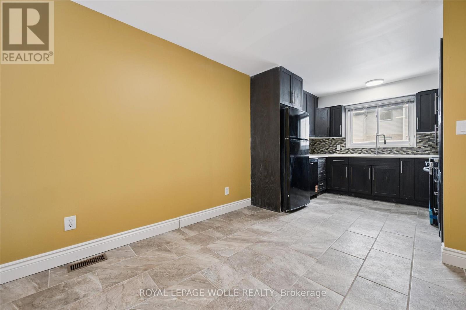 












43 - 589 BEECHWOOD DRIVE

,
Waterloo,




Ontario
N2T2K9

