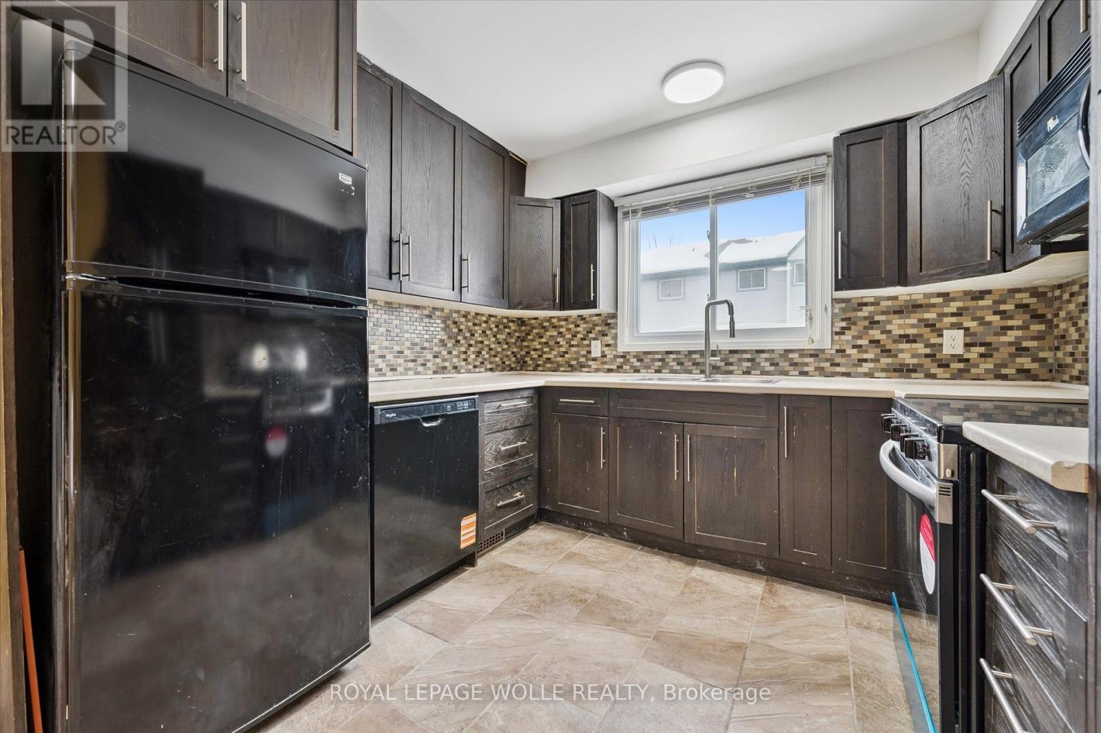












43 - 589 BEECHWOOD DRIVE

,
Waterloo,




Ontario
N2T2K9


