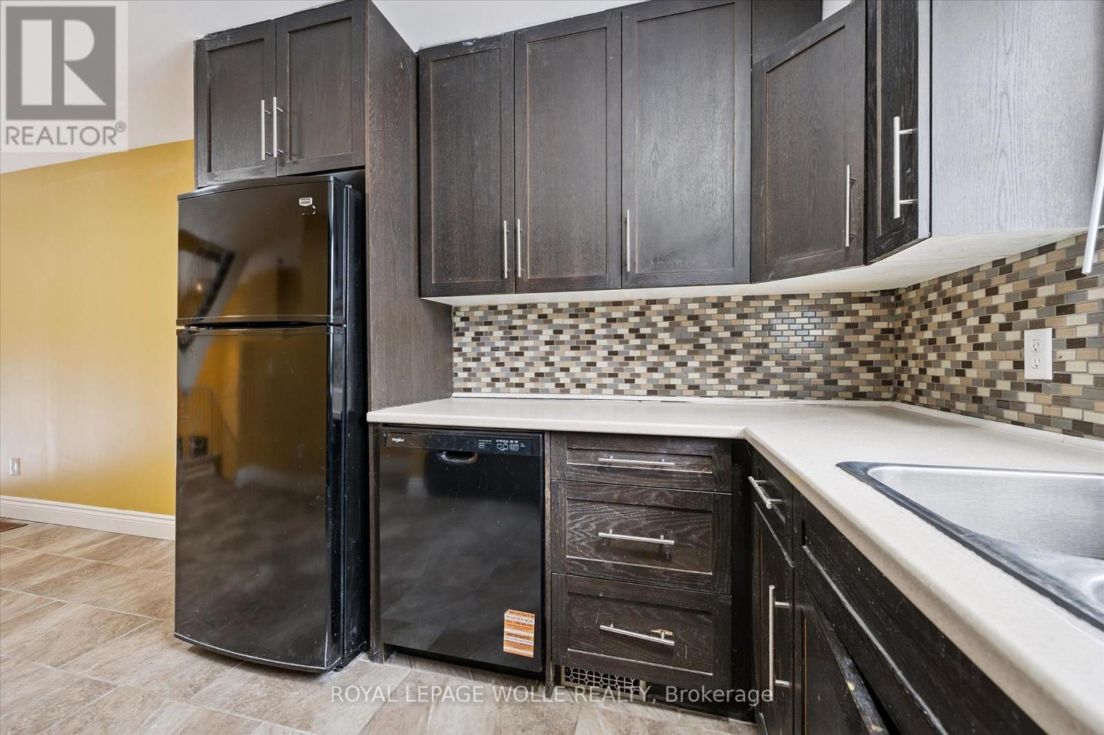 












43 - 589 BEECHWOOD DRIVE

,
Waterloo,




Ontario
N2T2K9

