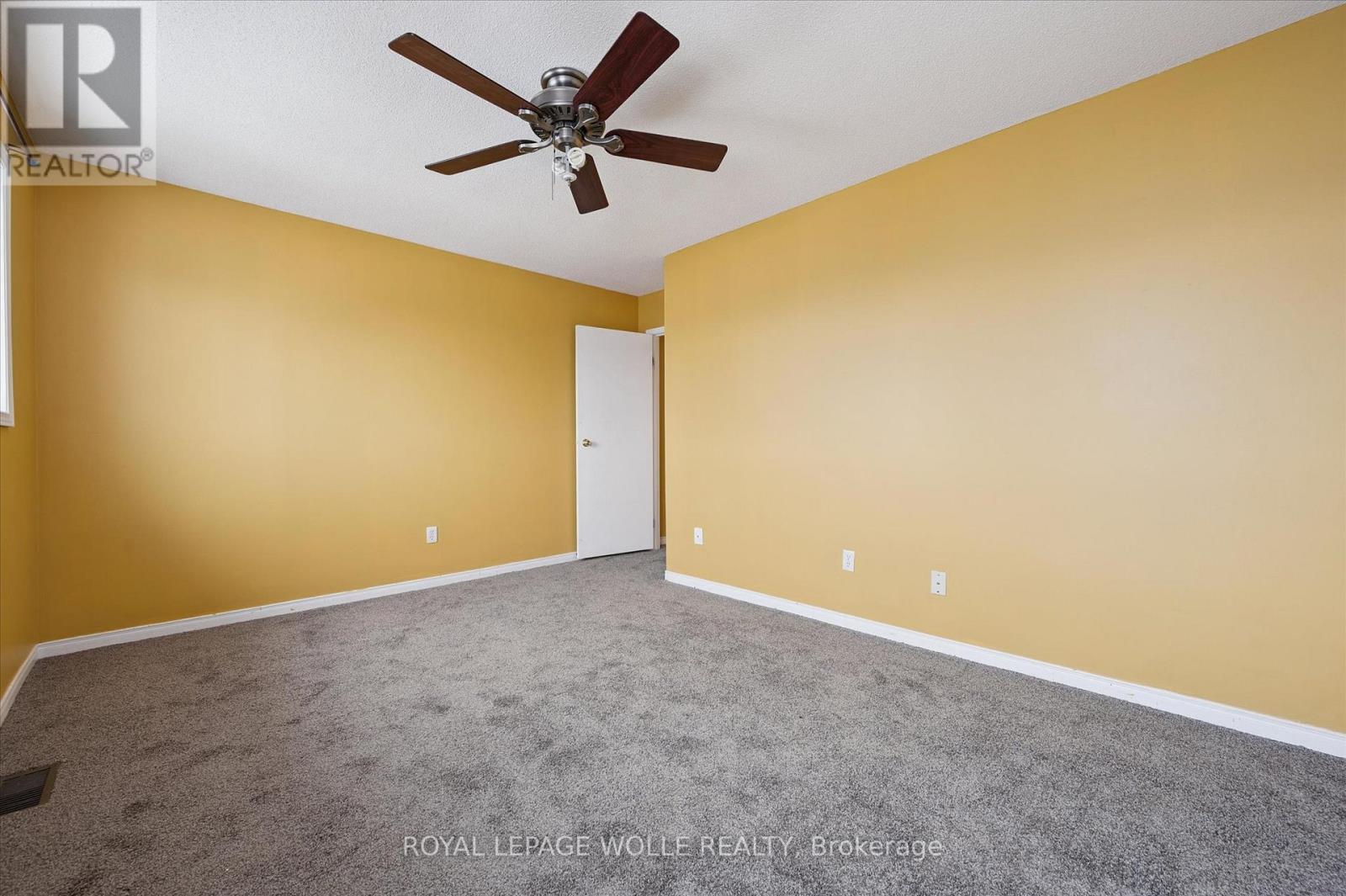 












43 - 589 BEECHWOOD DRIVE

,
Waterloo,




Ontario
N2T2K9

