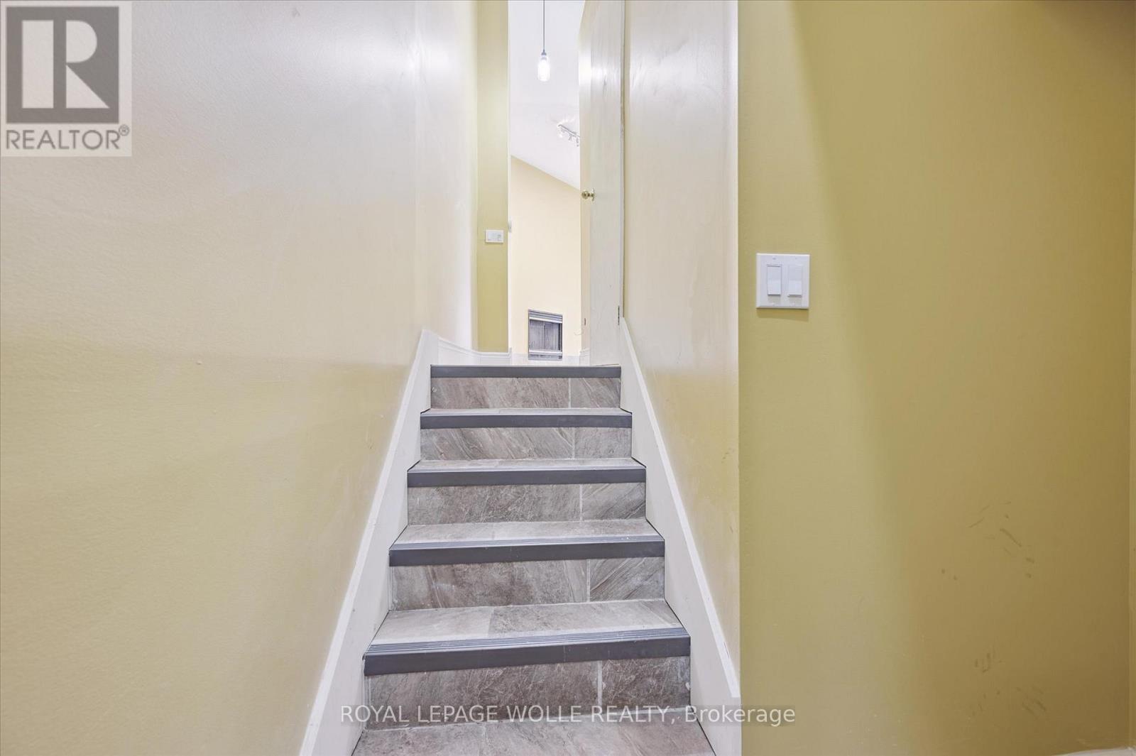 












43 - 589 BEECHWOOD DRIVE

,
Waterloo,




Ontario
N2T2K9

