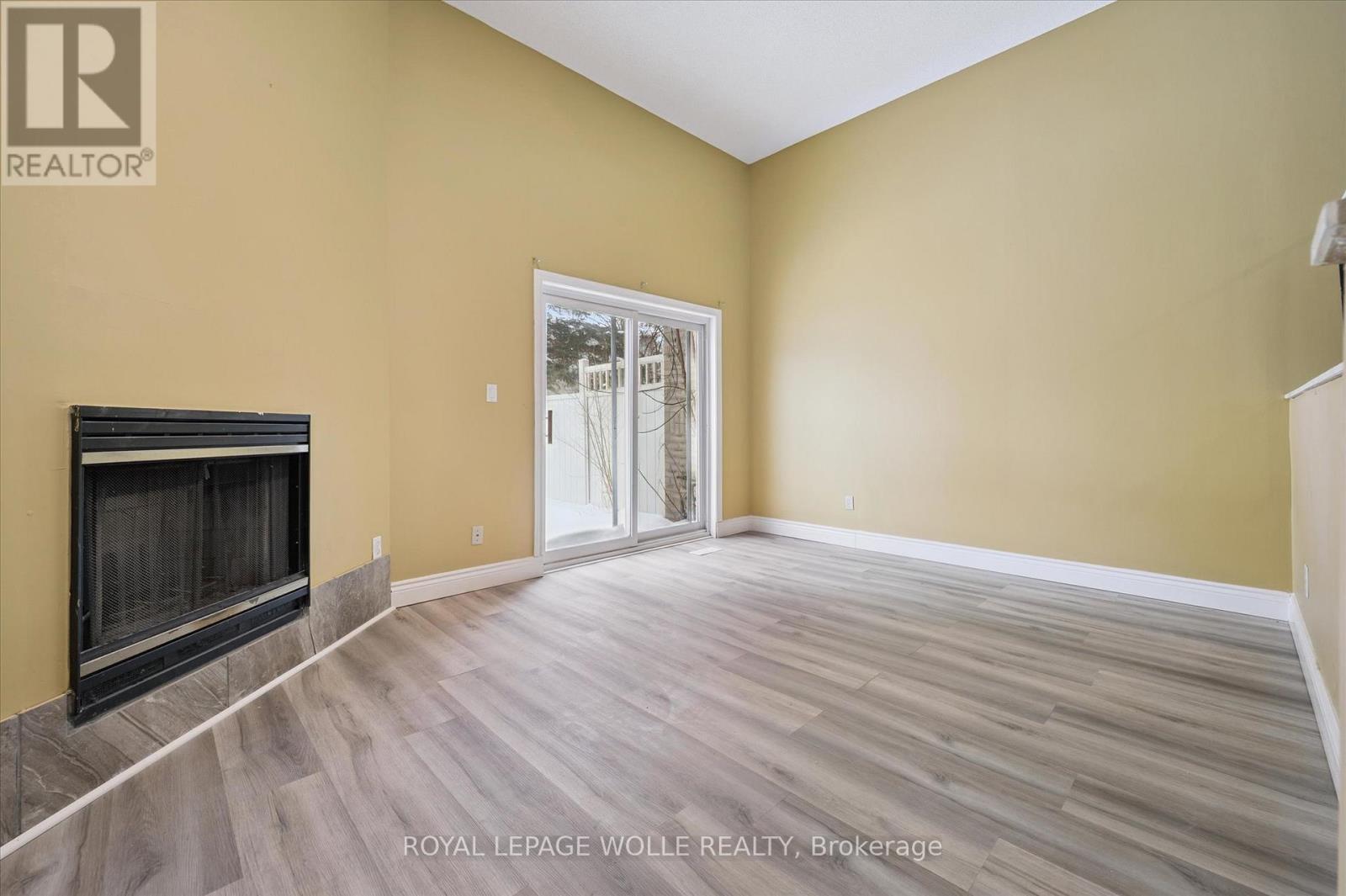 












43 - 589 BEECHWOOD DRIVE

,
Waterloo,




Ontario
N2T2K9

