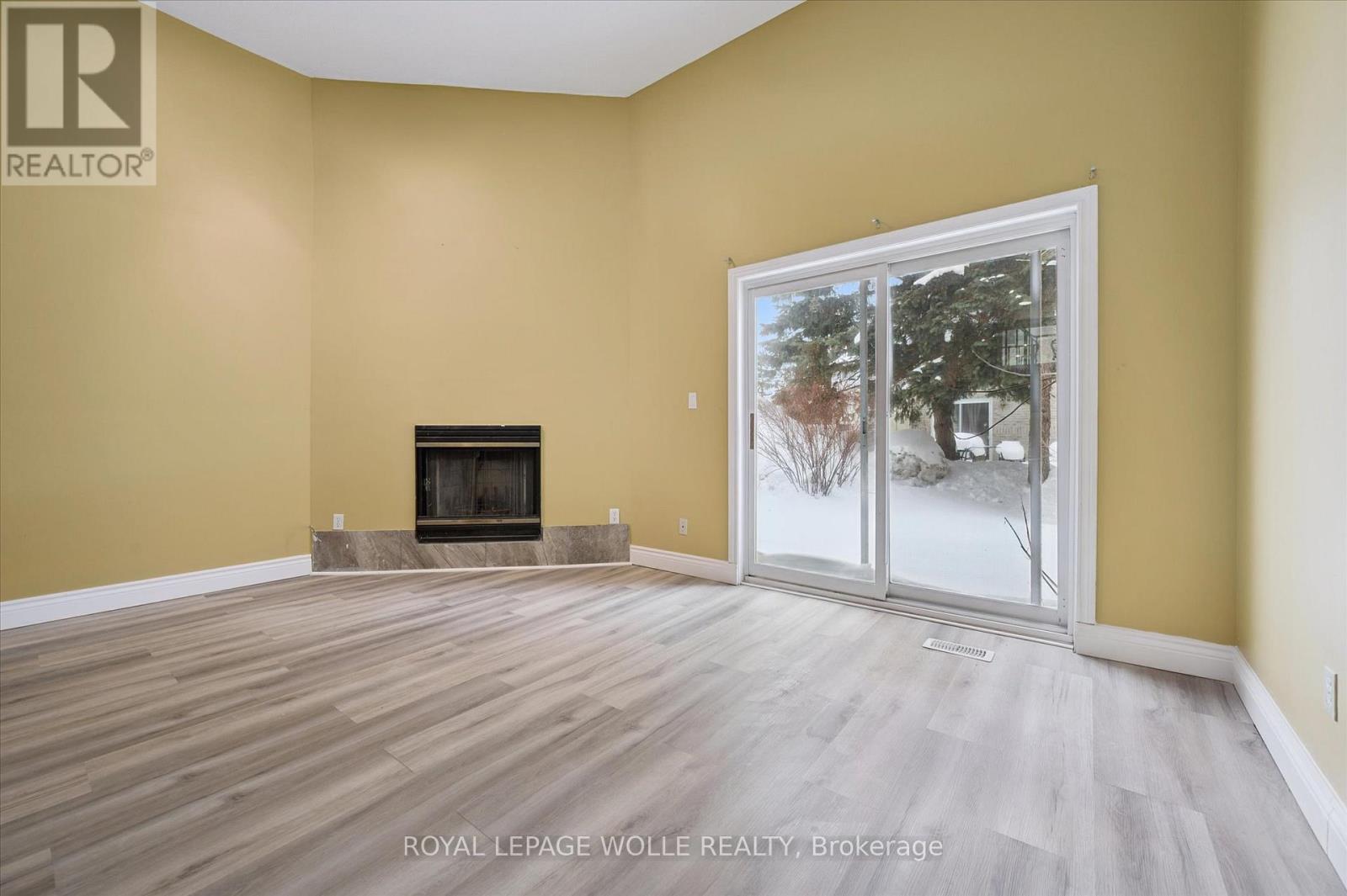 












43 - 589 BEECHWOOD DRIVE

,
Waterloo,




Ontario
N2T2K9

