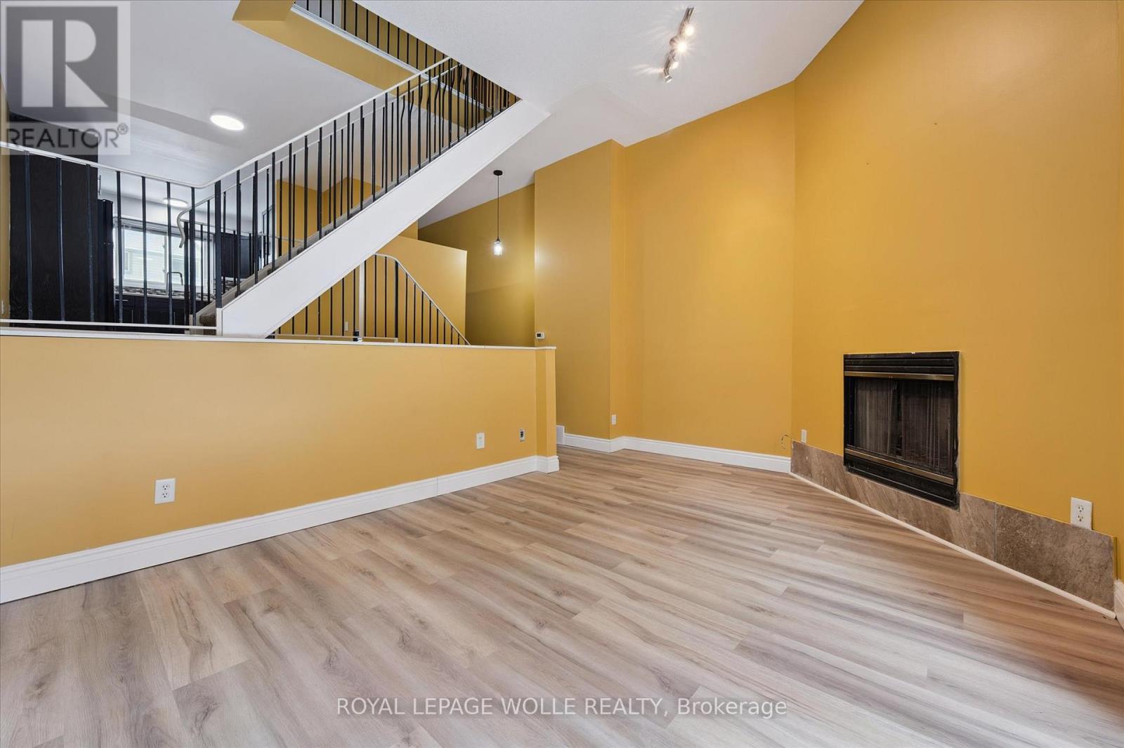 












43 - 589 BEECHWOOD DRIVE

,
Waterloo,




Ontario
N2T2K9


