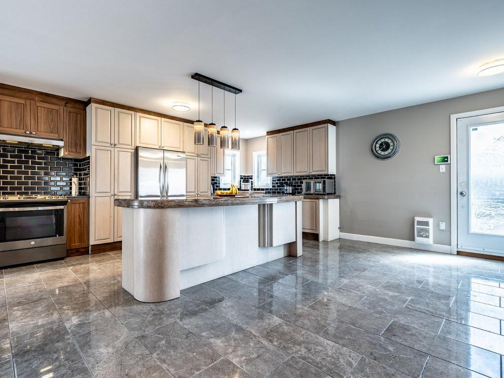 









4610


Boul. Duchesne

,
Yamachiche,




QC
G0X3L0

