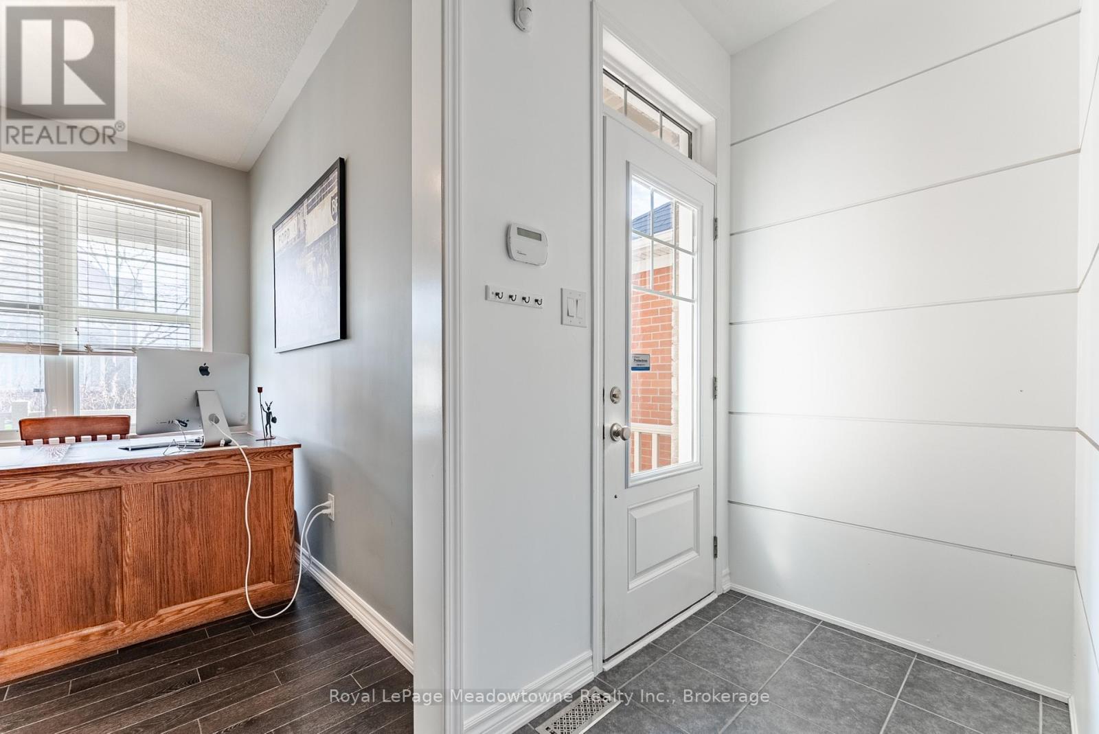












325 GLEAVE TERRACE

,
Milton (HA Harrison),




Ontario
L9T8P1

