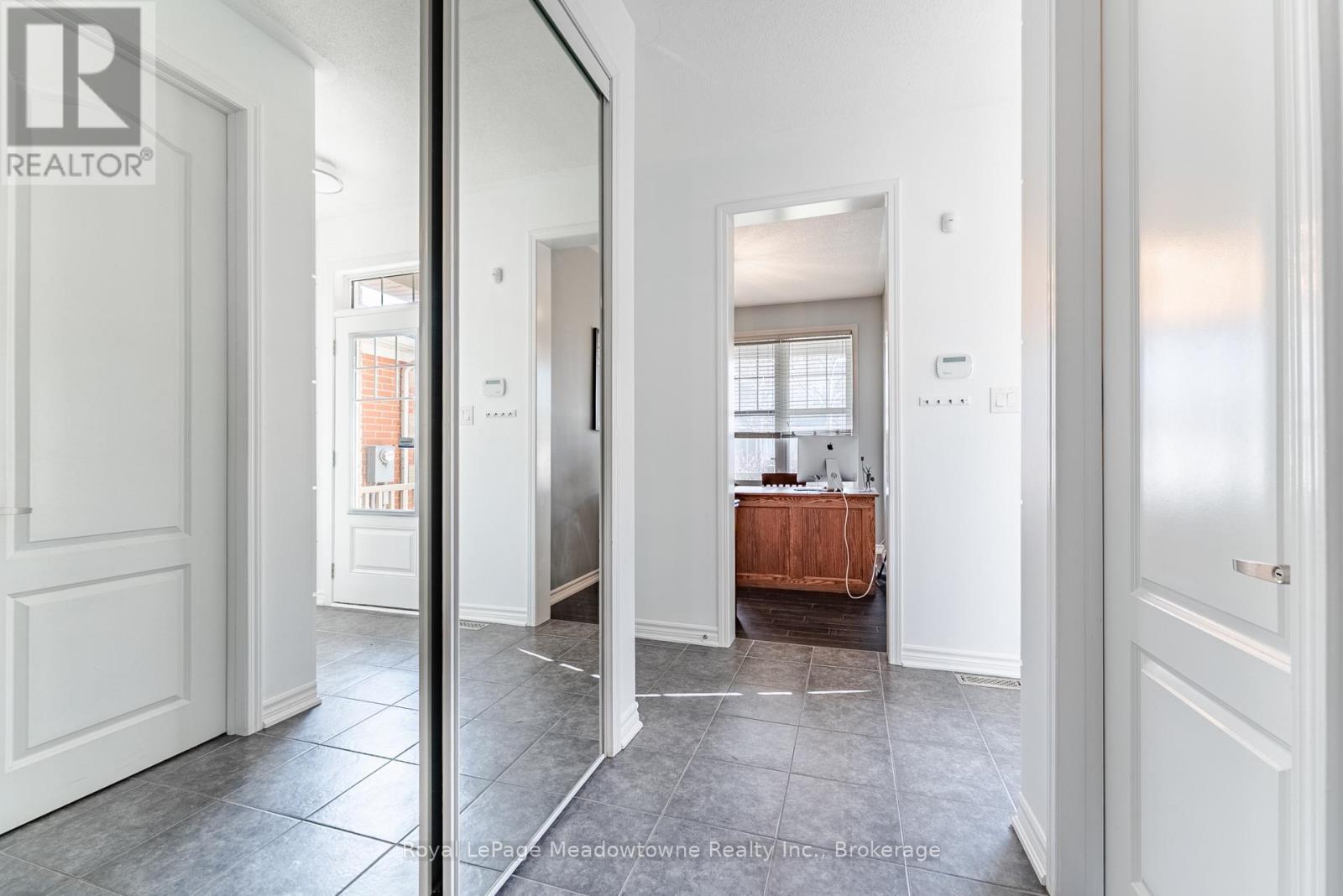 












325 GLEAVE TERRACE

,
Milton (HA Harrison),




Ontario
L9T8P1

