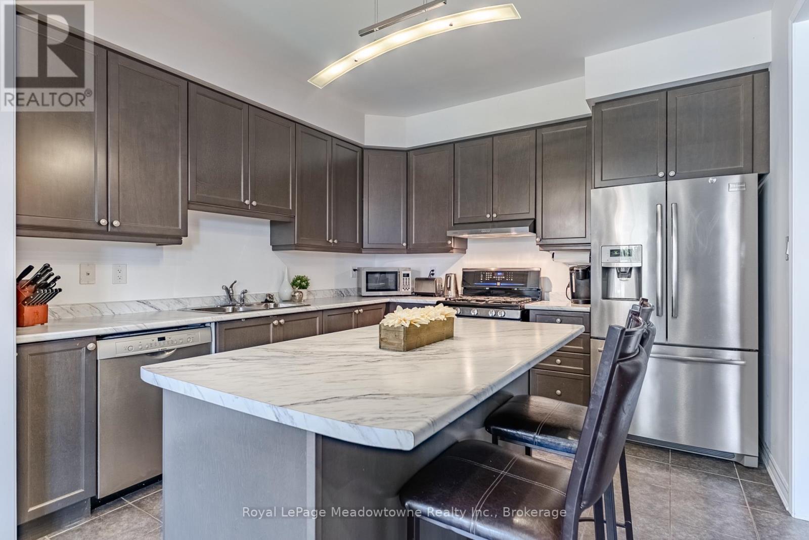 












325 GLEAVE TERRACE

,
Milton (HA Harrison),




Ontario
L9T8P1

