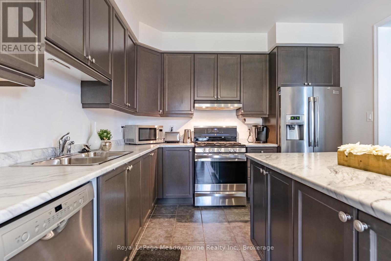 












325 GLEAVE TERRACE

,
Milton (HA Harrison),




Ontario
L9T8P1


