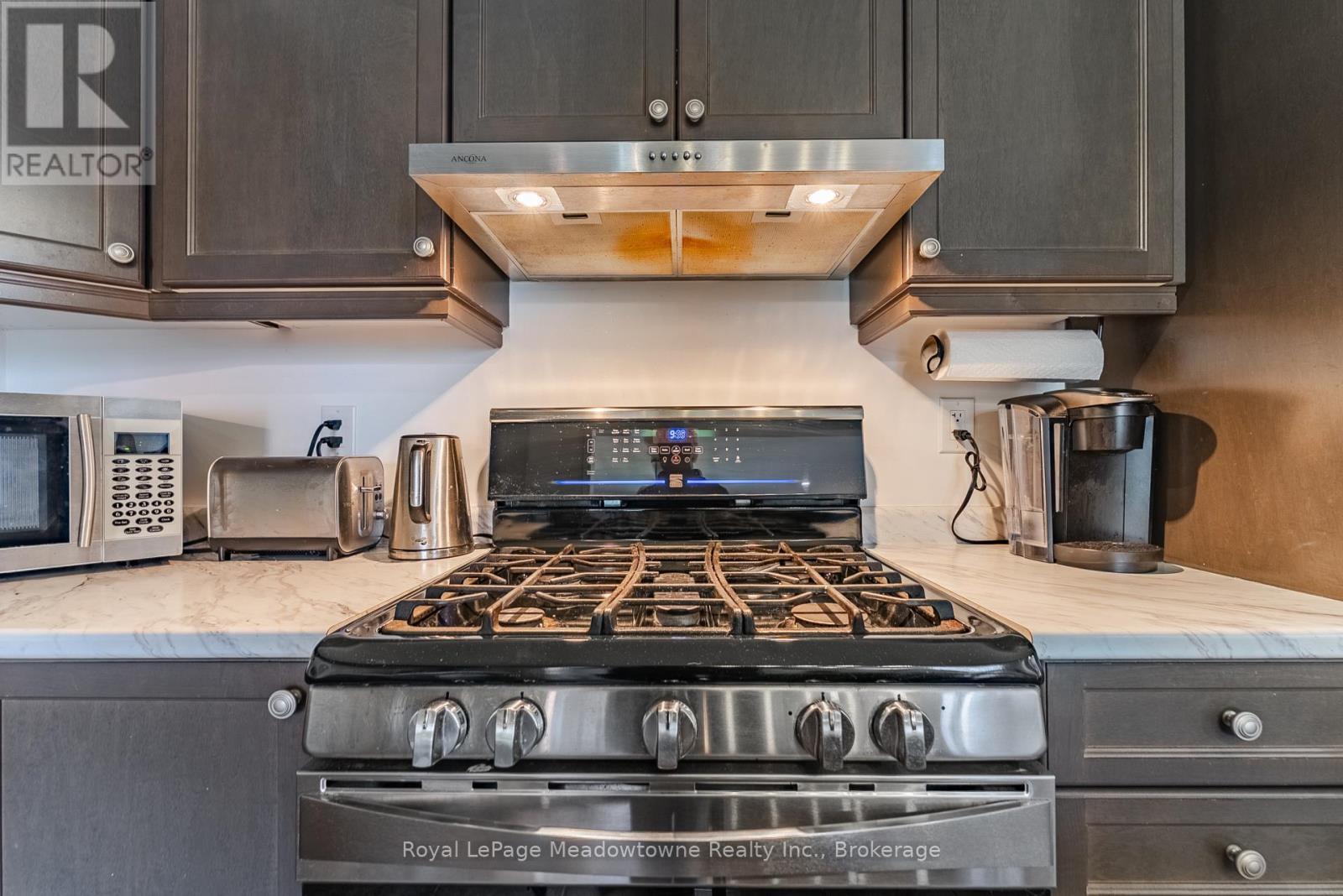 












325 GLEAVE TERRACE

,
Milton (HA Harrison),




Ontario
L9T8P1

