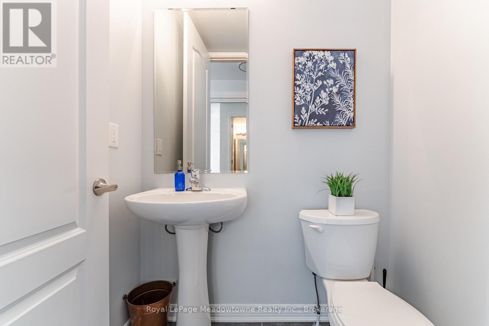 












325 GLEAVE TERRACE

,
Milton (HA Harrison),




Ontario
L9T8P1

