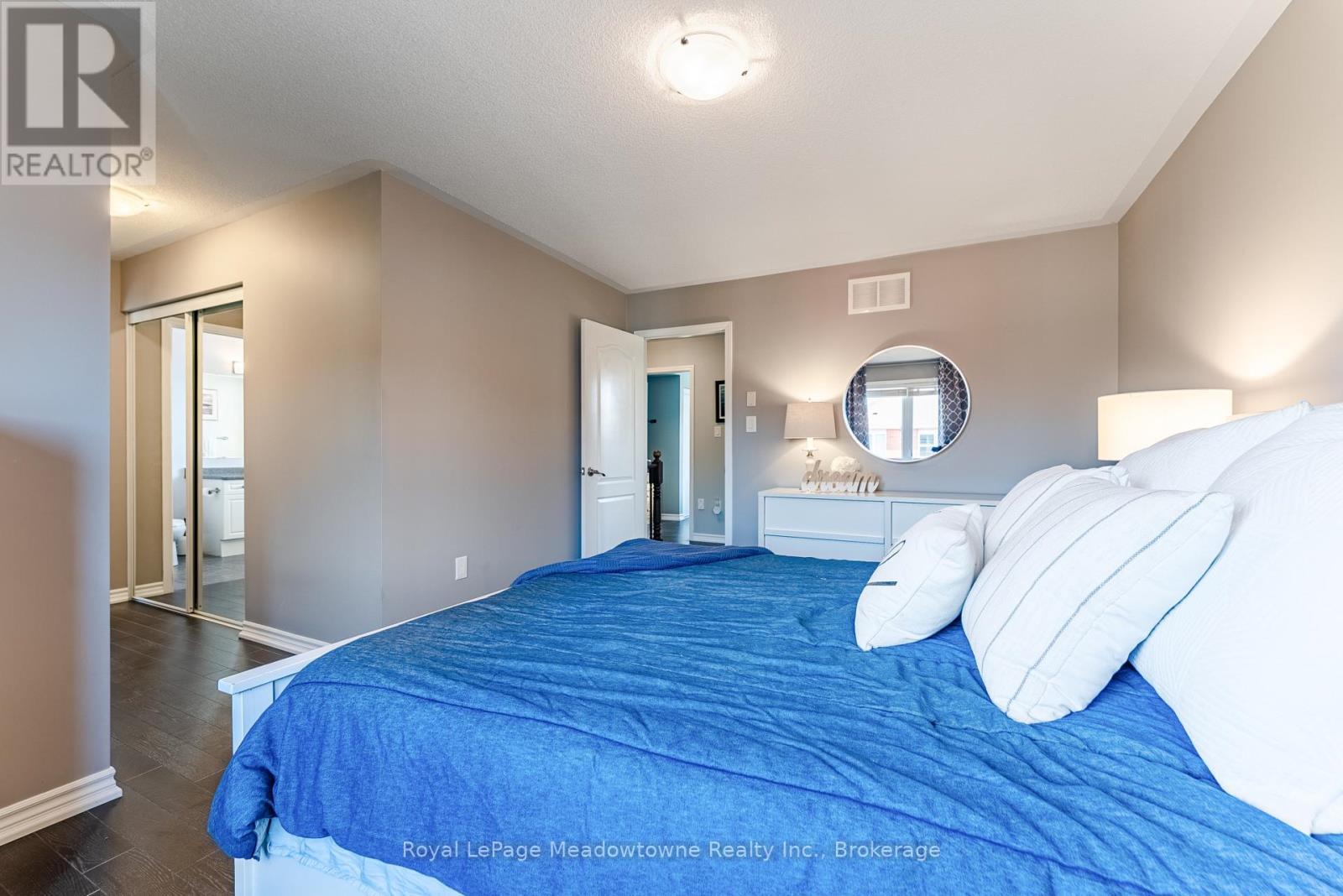 












325 GLEAVE TERRACE

,
Milton (HA Harrison),




Ontario
L9T8P1

