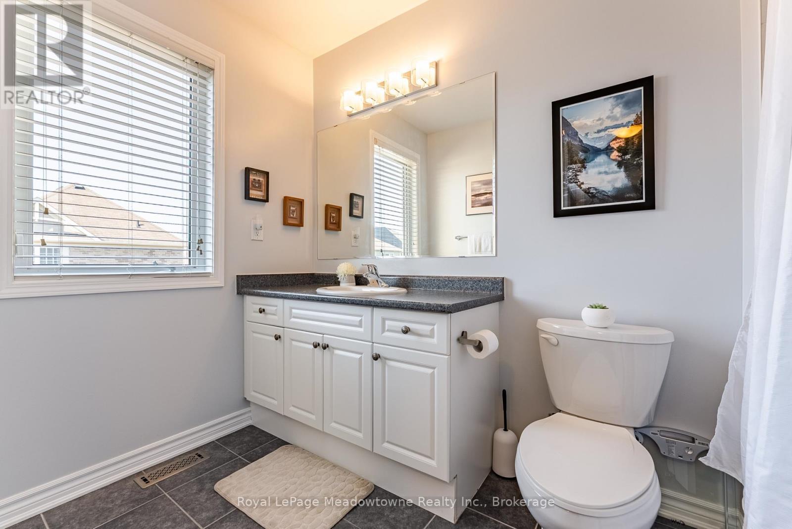 












325 GLEAVE TERRACE

,
Milton (HA Harrison),




Ontario
L9T8P1

