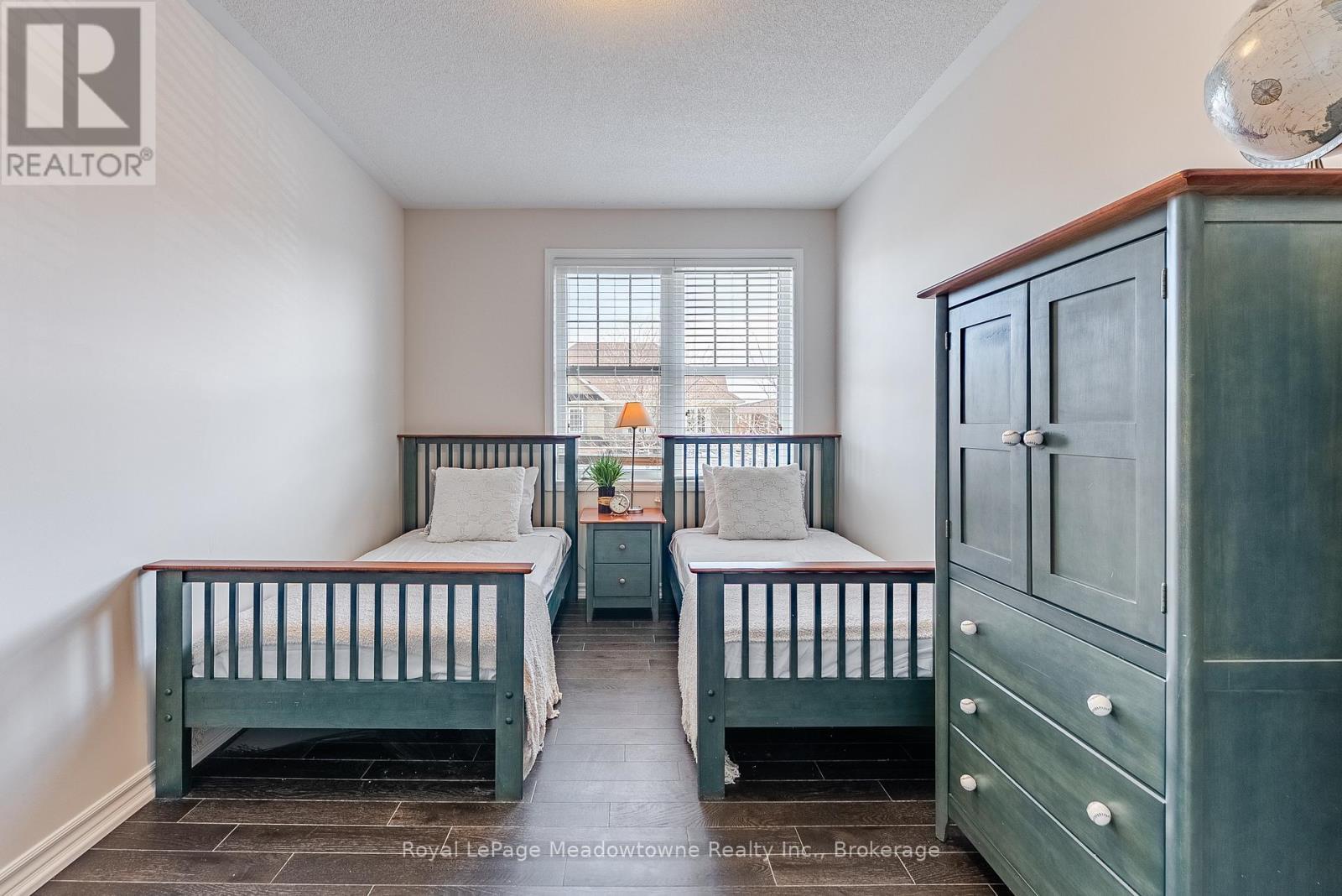 












325 GLEAVE TERRACE

,
Milton (HA Harrison),




Ontario
L9T8P1

