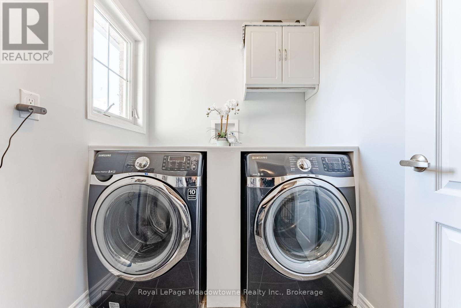 












325 GLEAVE TERRACE

,
Milton (HA Harrison),




Ontario
L9T8P1

