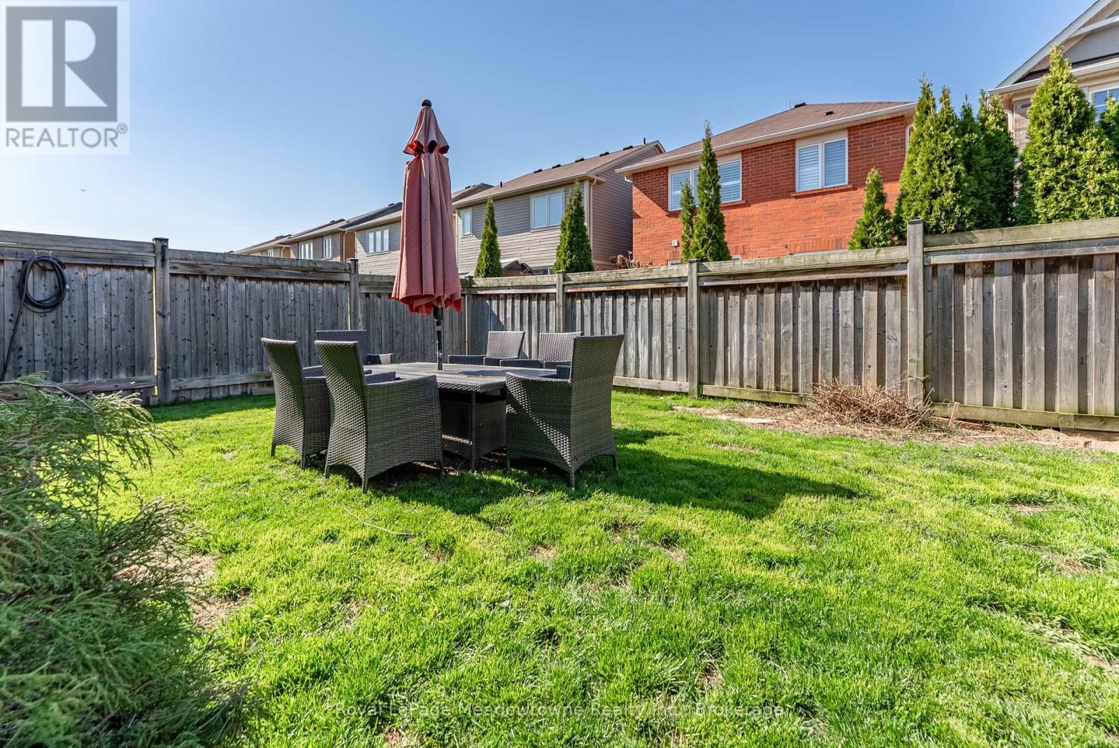 












325 GLEAVE TERRACE

,
Milton (HA Harrison),




Ontario
L9T8P1

