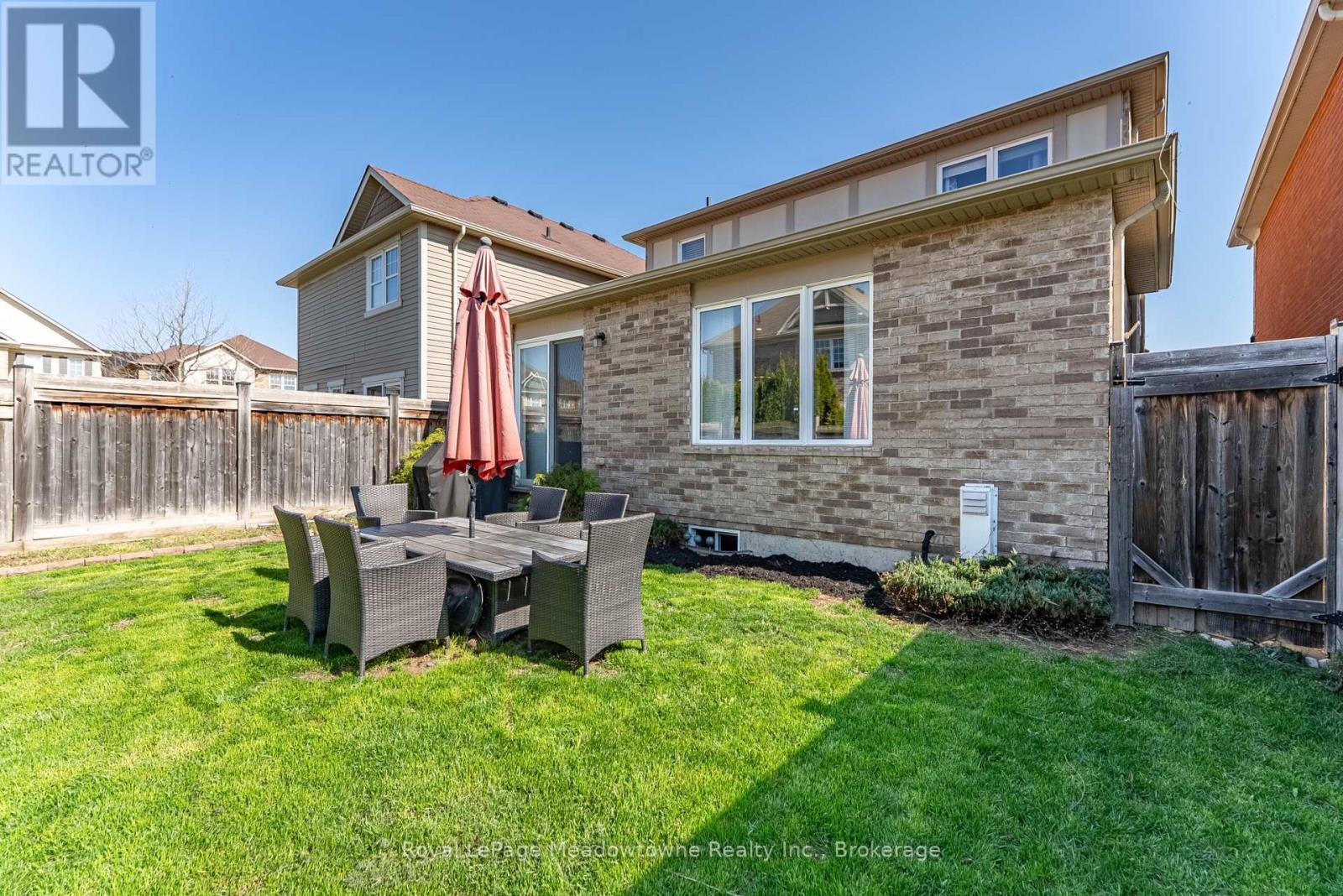 












325 GLEAVE TERRACE

,
Milton (HA Harrison),




Ontario
L9T8P1

