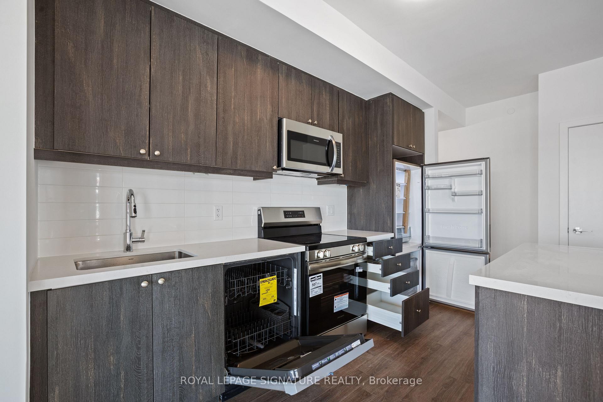 









51


Clarington

Boulevard, 406,
Clarington,




ON
L1C 0A1

