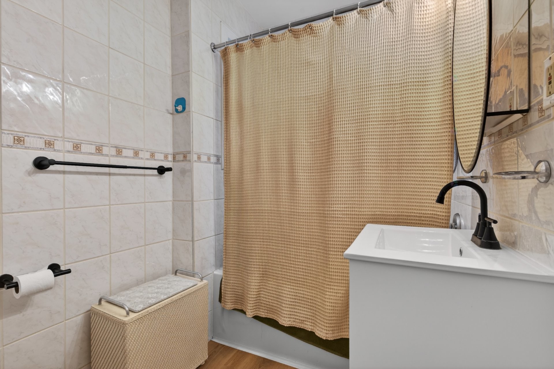 









4927


Av. Draper

,
Montréal (Côte-des-Neiges/Notre-Dame-de-Grâce),




QC
H3X3P6

